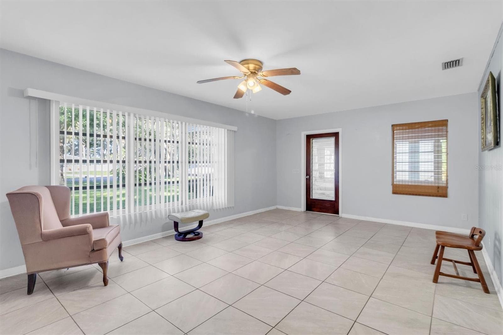 Single Family Residence at 7633 S CRESCENT LOOP, FLORAL CITY, photo 6 of 47