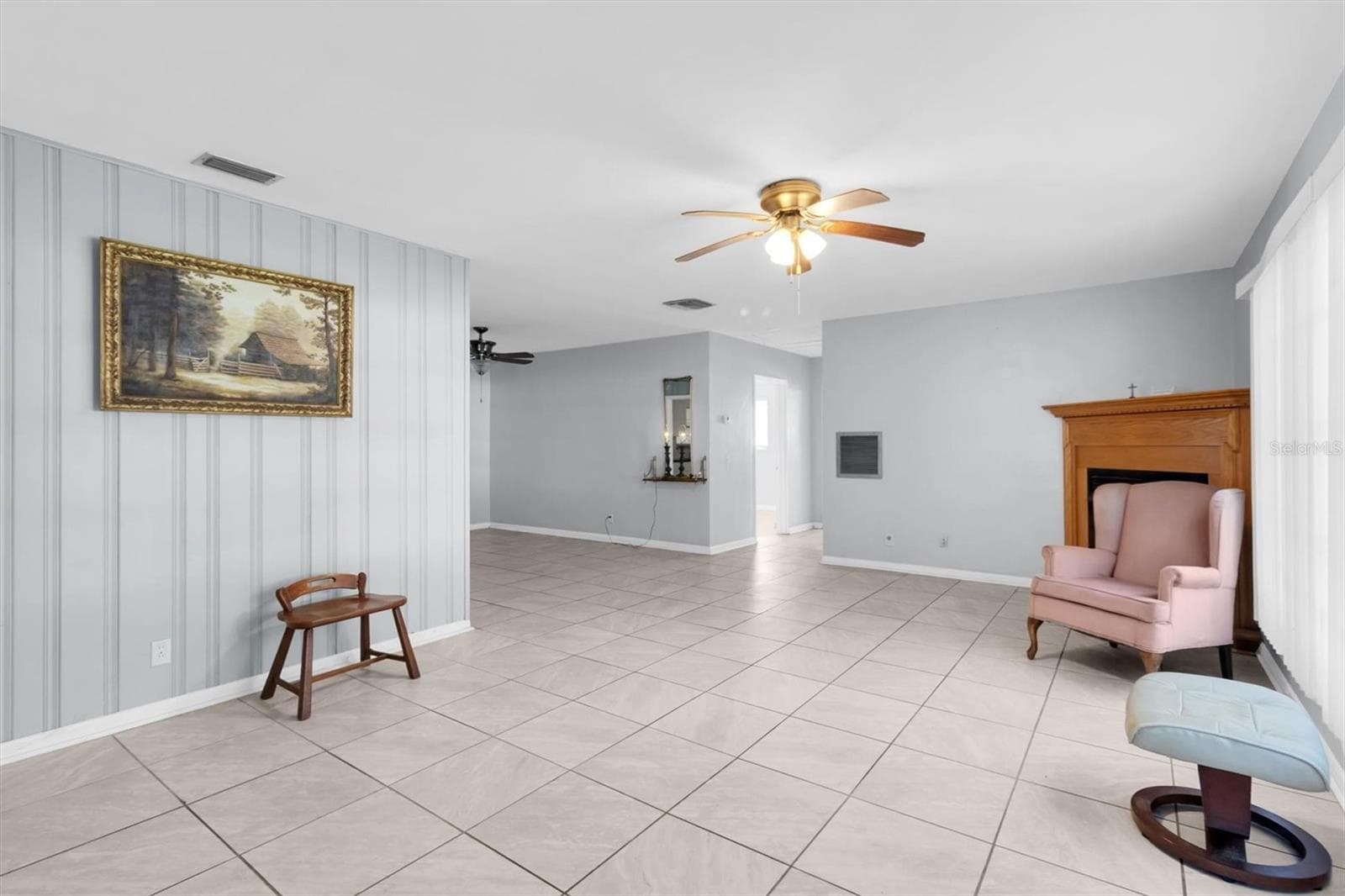 Single Family Residence at 7633 S CRESCENT LOOP, FLORAL CITY, photo 7 of 47