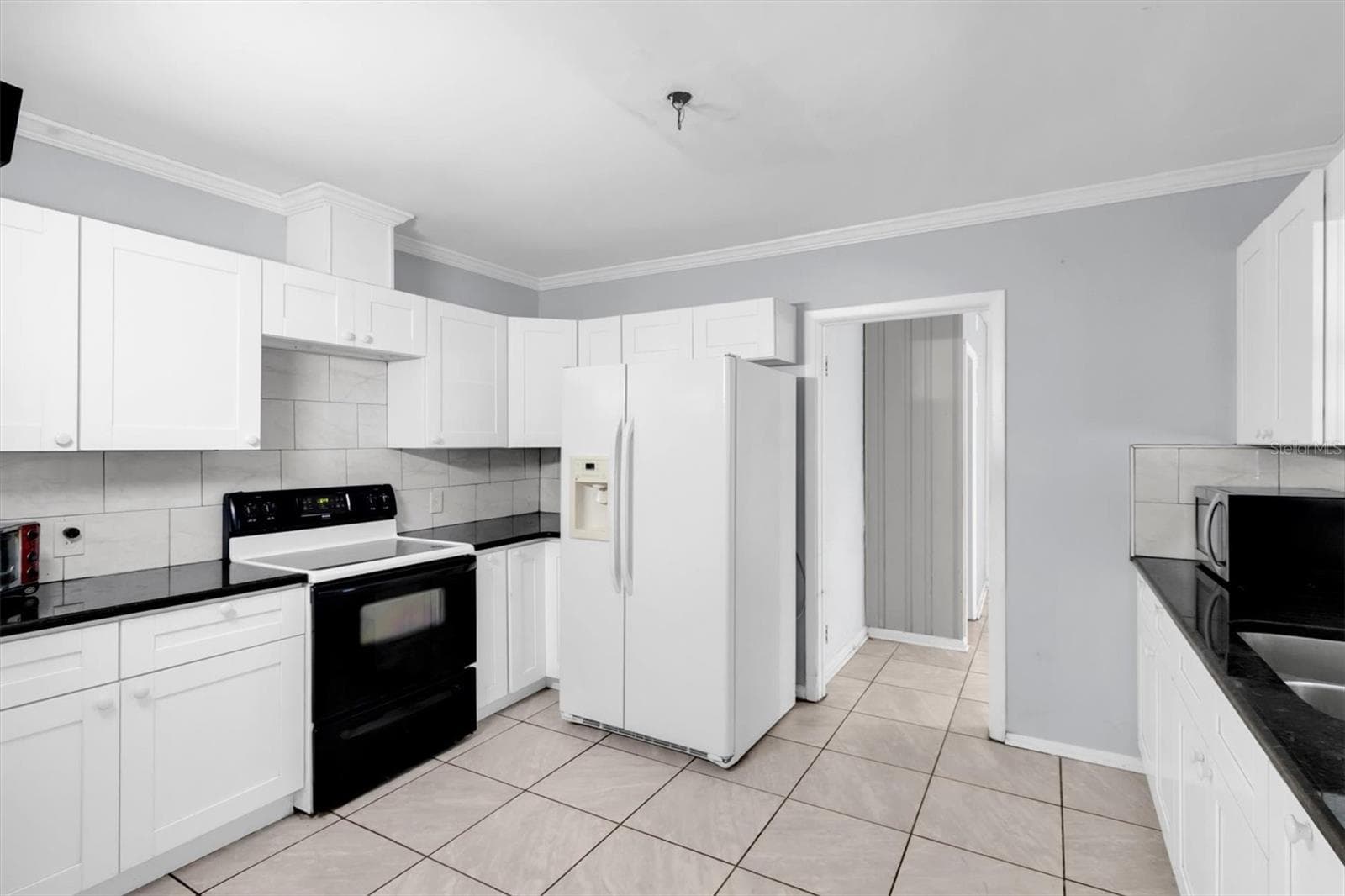 Single Family Residence at 7633 S CRESCENT LOOP, FLORAL CITY, photo 11 of 47