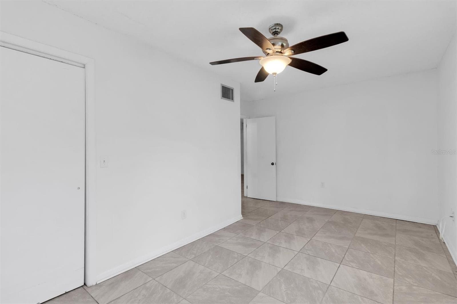 Single Family Residence at 7633 S CRESCENT LOOP, FLORAL CITY, photo 16 of 47
