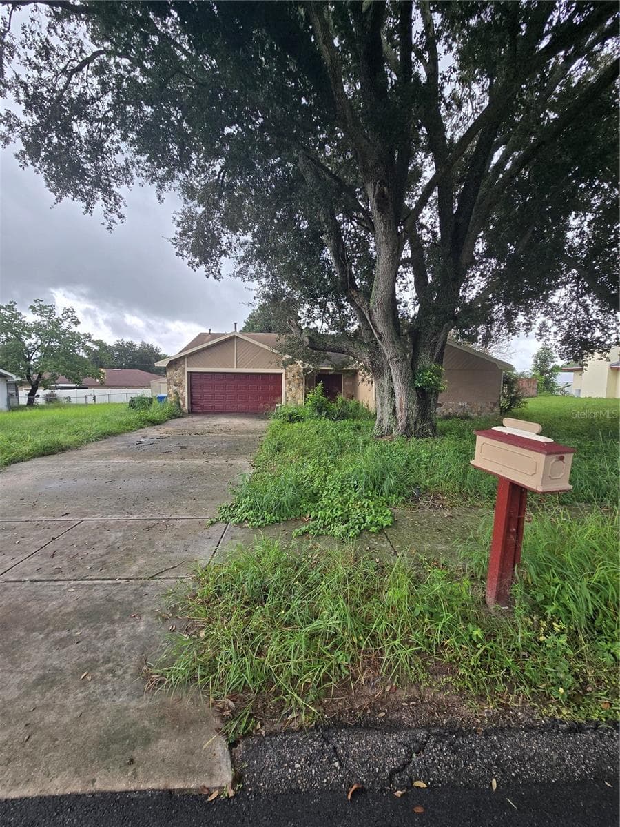 Single Family Residence at 1406 MEADOW DR NE, WINTER HAVEN, photo 2 of 21