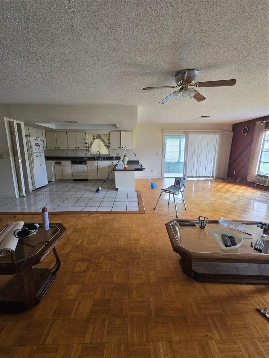 Single Family Residence at 1406 MEADOW DR NE, WINTER HAVEN, photo 3 of 21