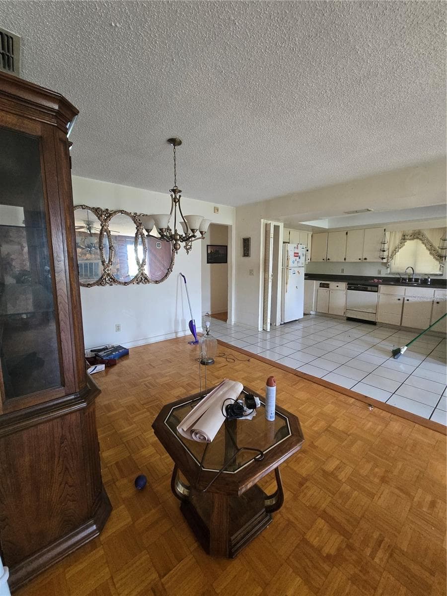 Single Family Residence at 1406 MEADOW DR NE, WINTER HAVEN, photo 4 of 21