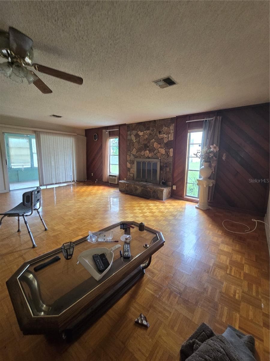 Single Family Residence at 1406 MEADOW DR NE, WINTER HAVEN, photo 5 of 21
