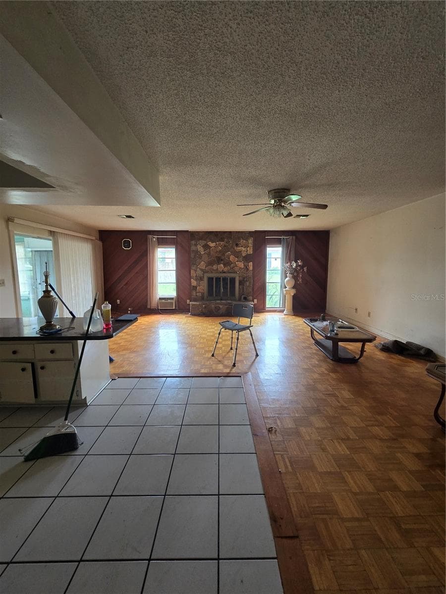 Single Family Residence at 1406 MEADOW DR NE, WINTER HAVEN, photo 6 of 21