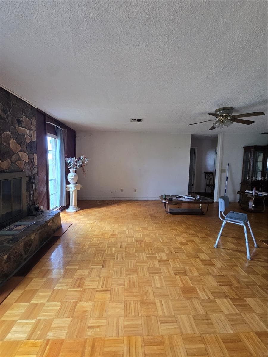 Single Family Residence at 1406 MEADOW DR NE, WINTER HAVEN, photo 9 of 21