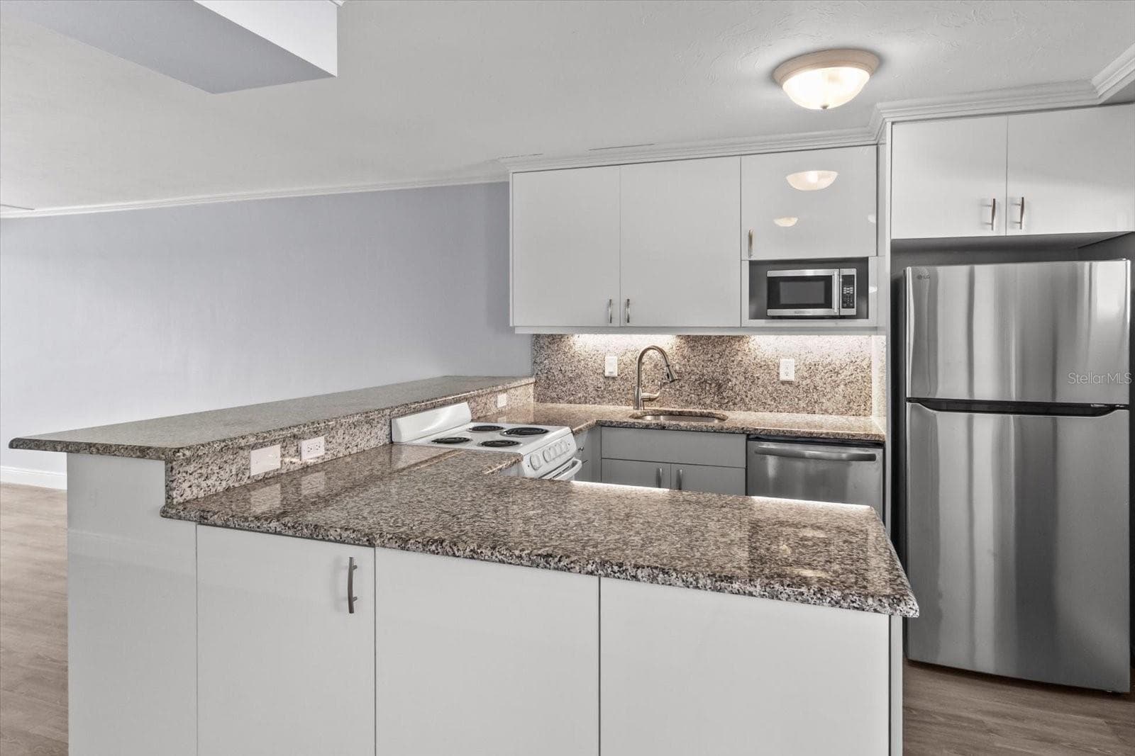Condominium at 33 S GULFSTREAM AVE #307, SARASOTA, photo 8 of 24