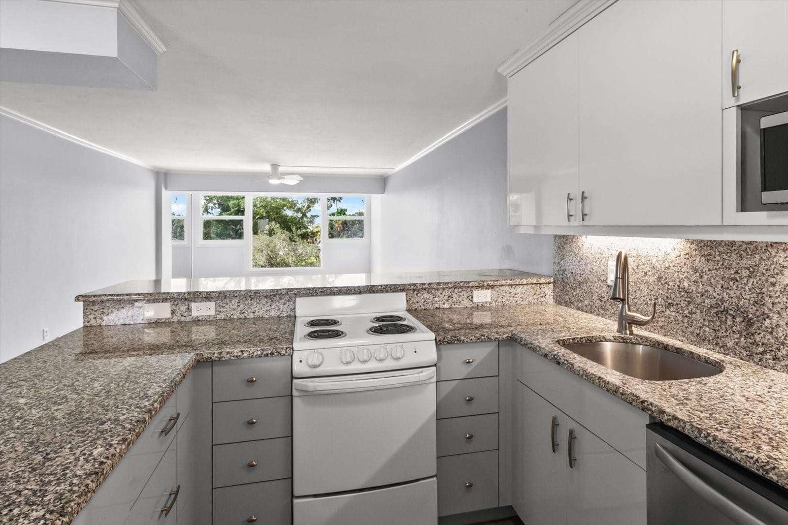 Condominium at 33 S GULFSTREAM AVE #307, SARASOTA, photo 10 of 24