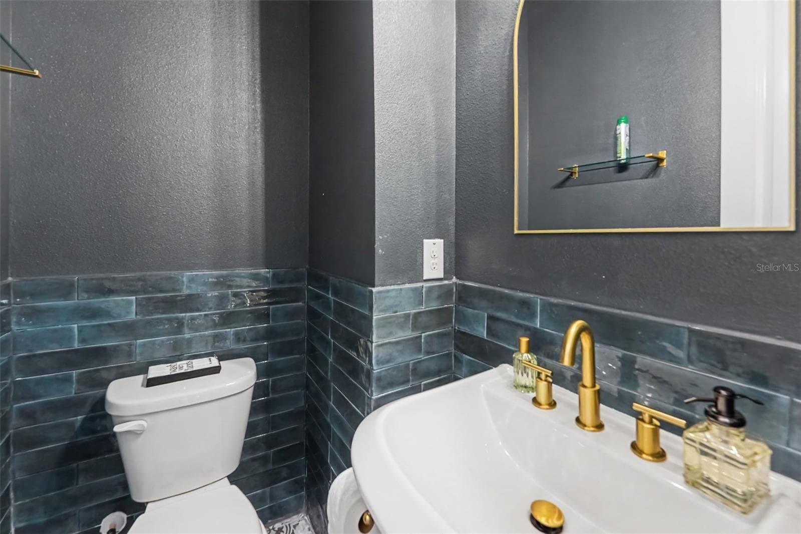 2nd Floor Half Bath - 206 S TAMPANIA AVE #3, TAMPA