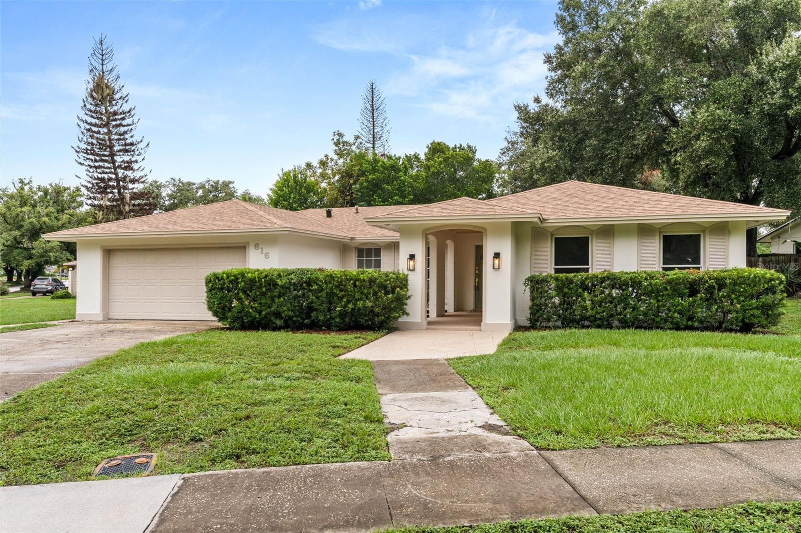 616 LAKE HOWELL RD