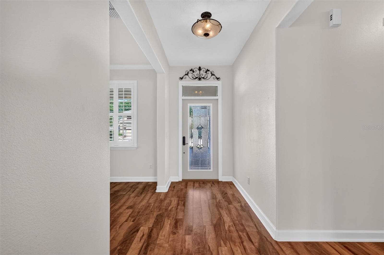 The foyer is 4'9' x 7' with space to decorate next to the leaded glass door ~ - 4913 ROYCE DR, MOUNT DORA