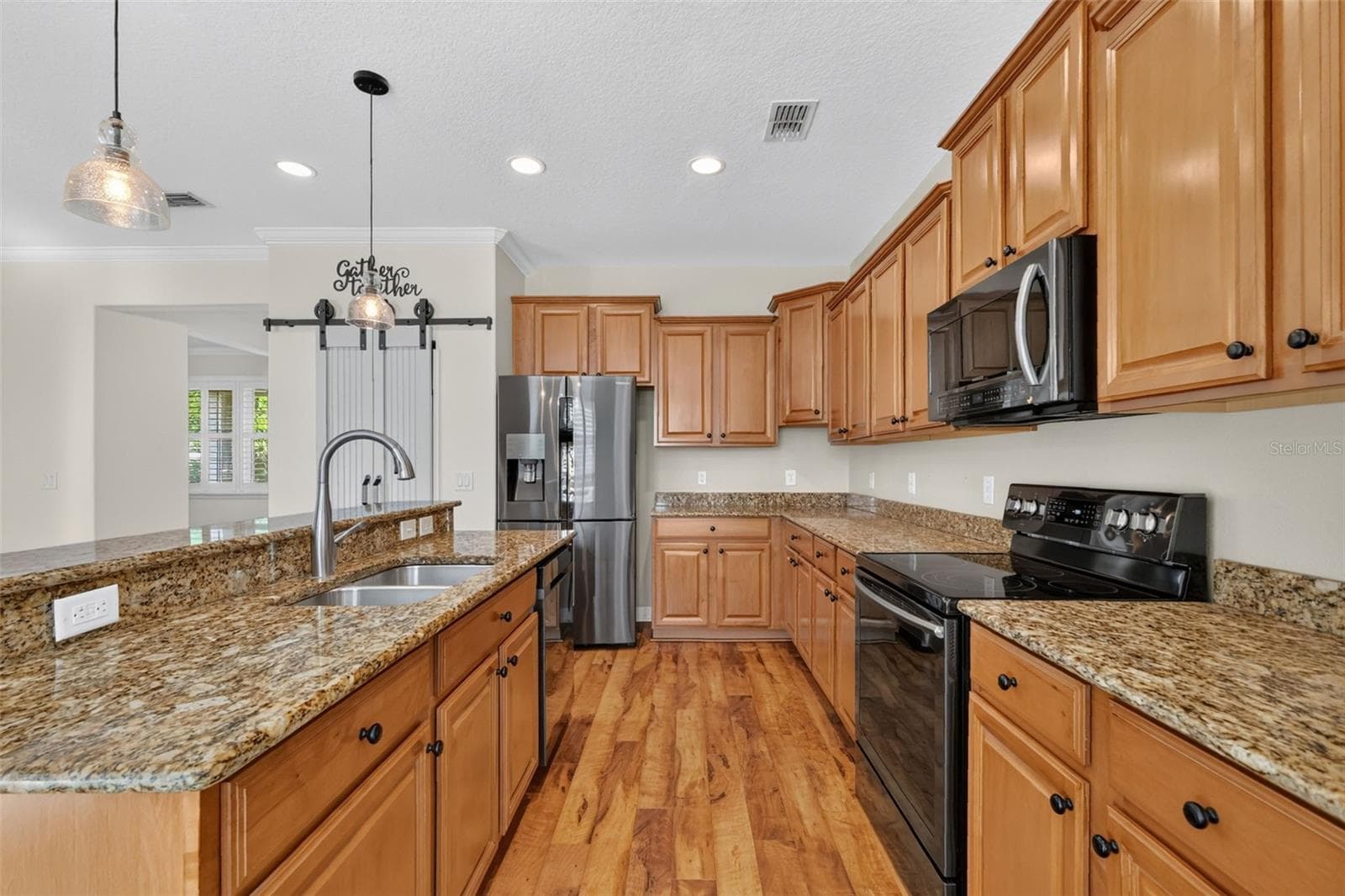 This kitchen is ready for holiday cooking ~ - 4913 ROYCE DR, MOUNT DORA