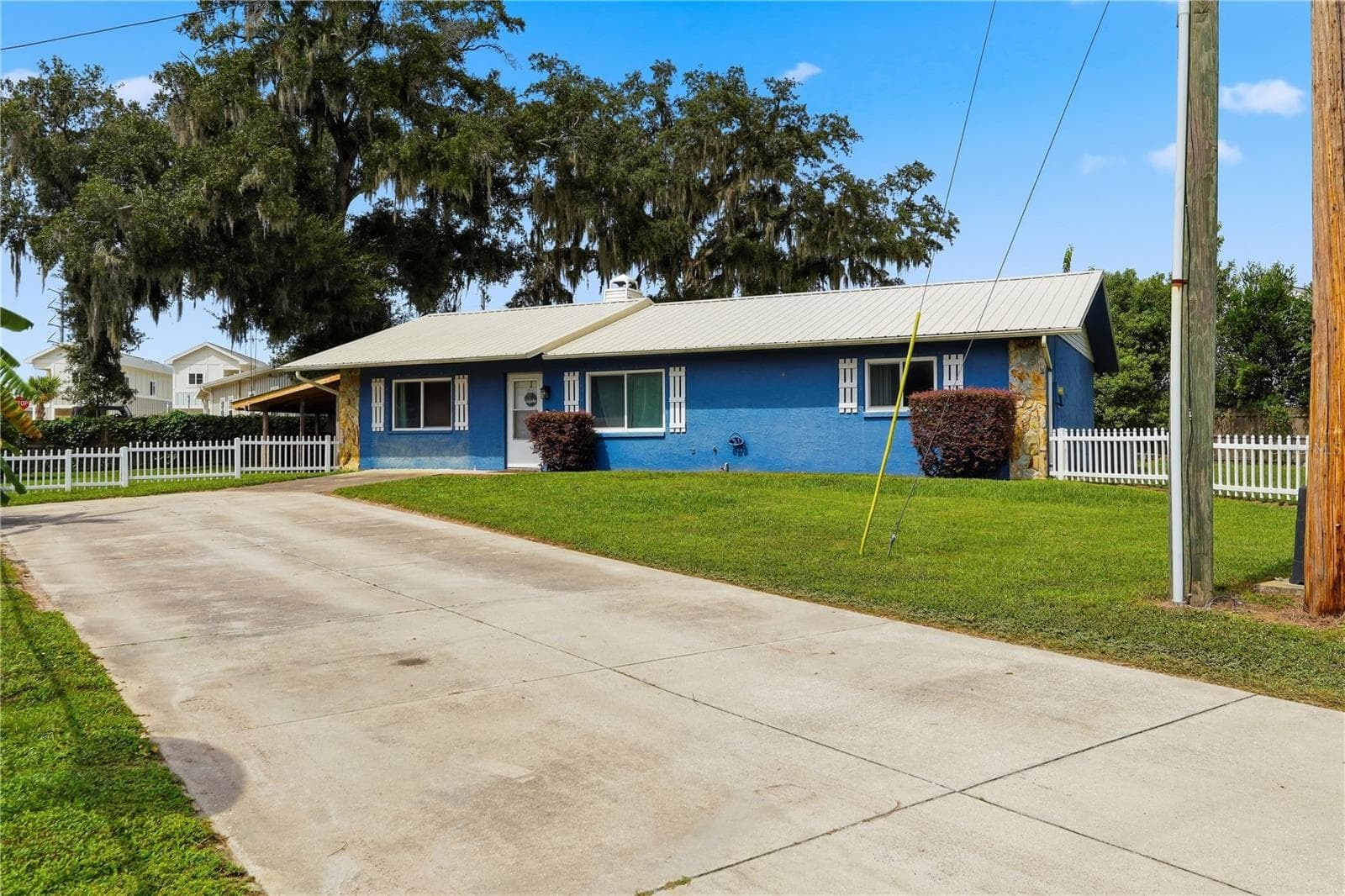 Single Family Residence at 37235 HANNAH LN, ZEPHYRHILLS, photo 2 of 27