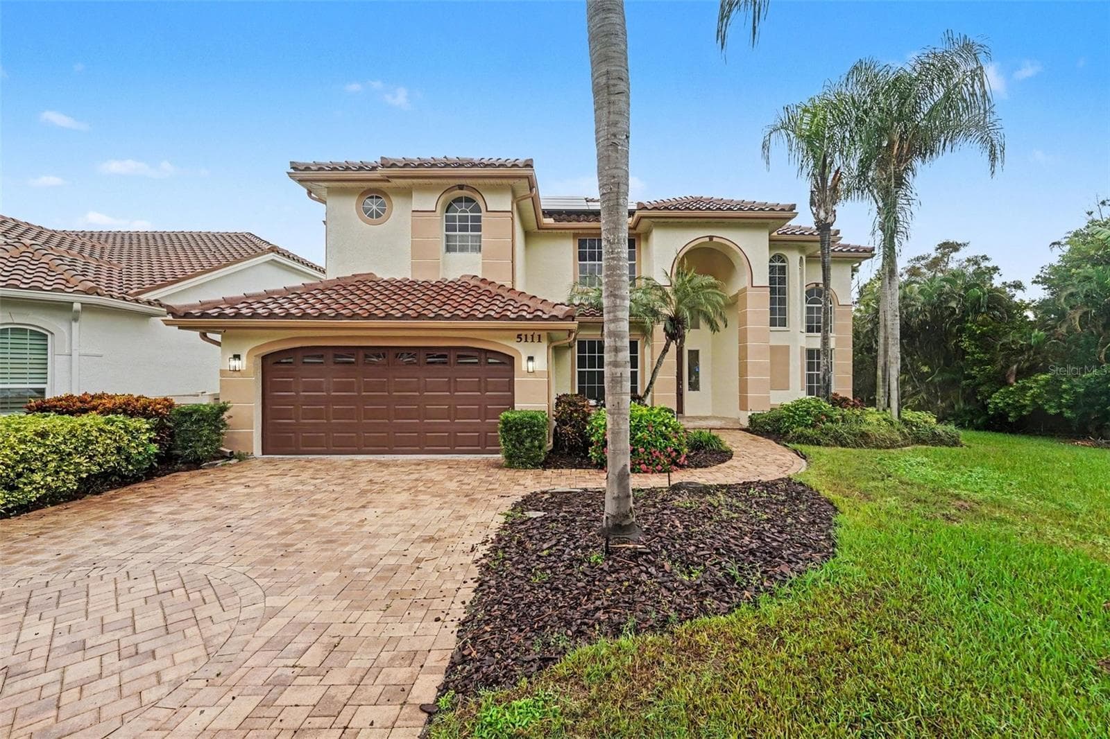 5111 QUEEN PALM TER NE
