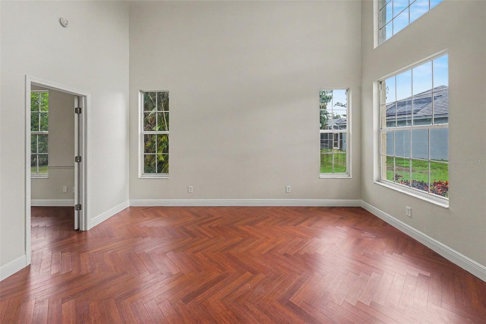 Single Family Residence at 5111 QUEEN PALM TER NE, ST PETERSBURG, photo 7 of 31