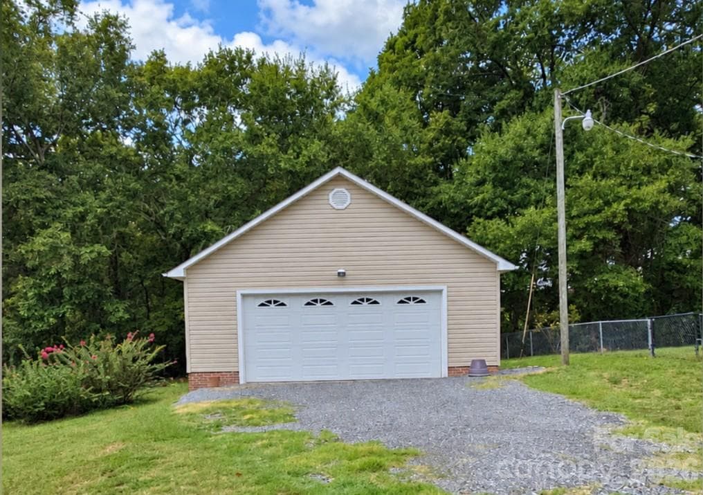 Detached Workshop/Garage - 1627 W Lakewood Drive, Rock Hill
