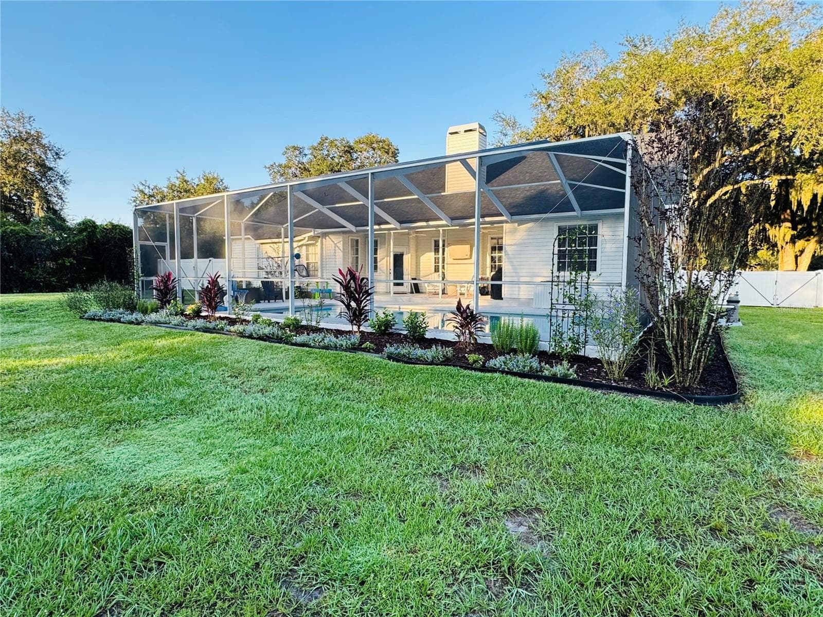 Single Family Residence at 6206 FORESTWOOD DR W, LAKELAND, photo 3 of 42