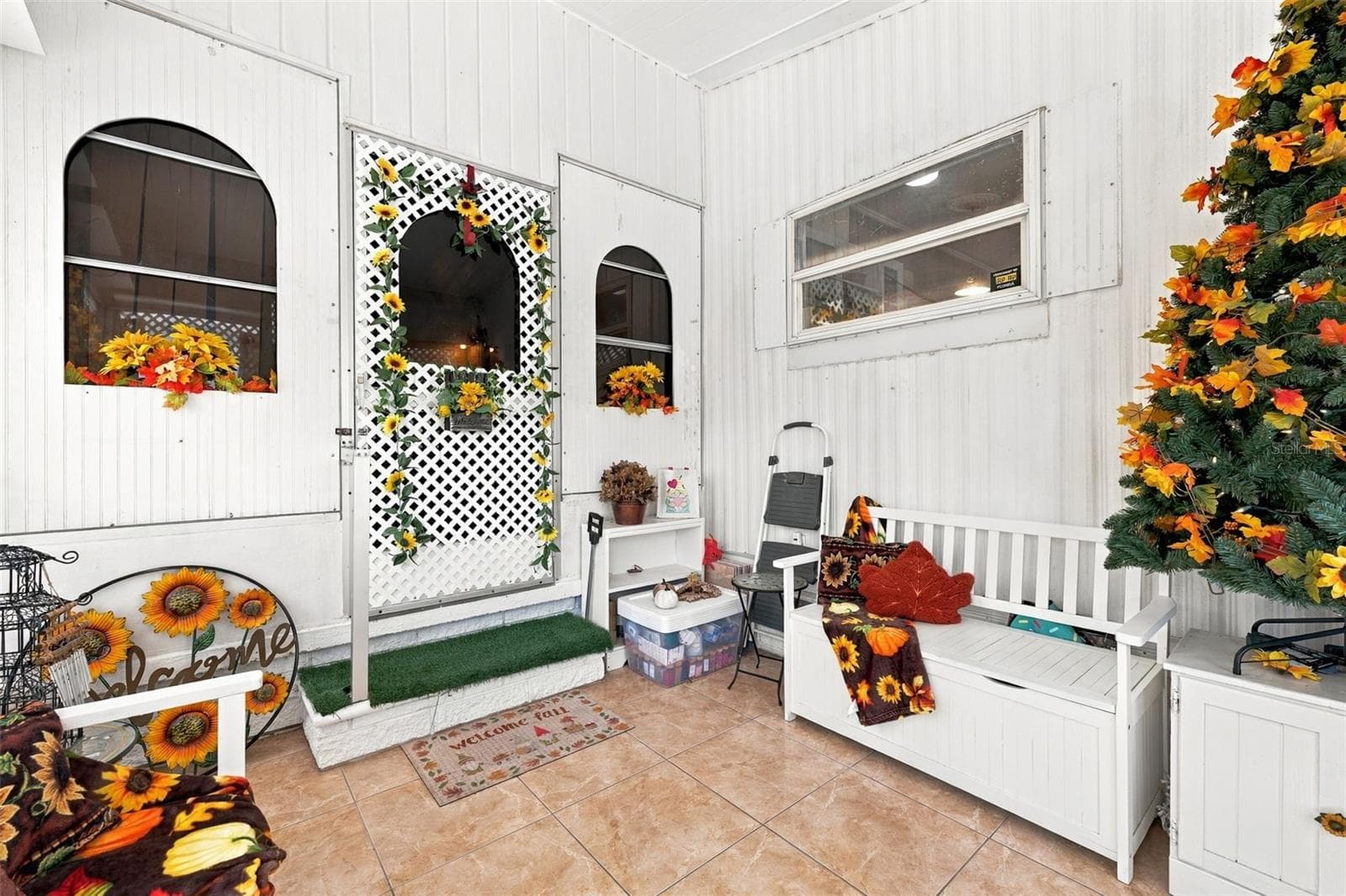 Front screened porch - 3407 TIKI DR, HOLIDAY
