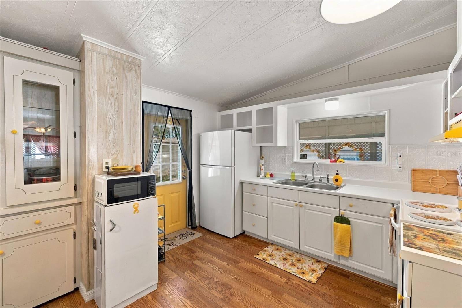 Manufactured Home at 3407 TIKI DR, HOLIDAY, photo 8 of 22