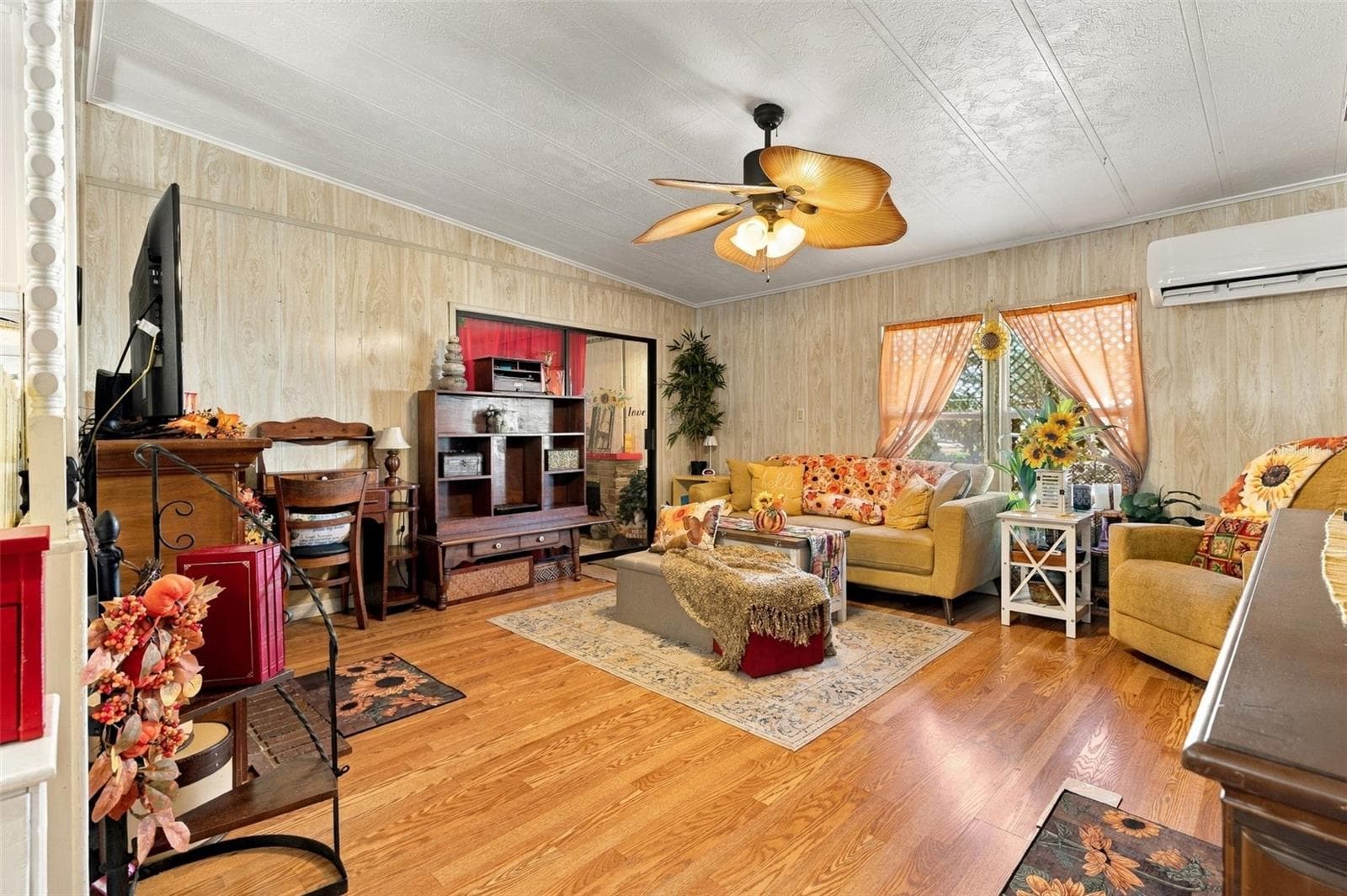 Manufactured Home at 3407 TIKI DR, HOLIDAY, photo 10 of 22