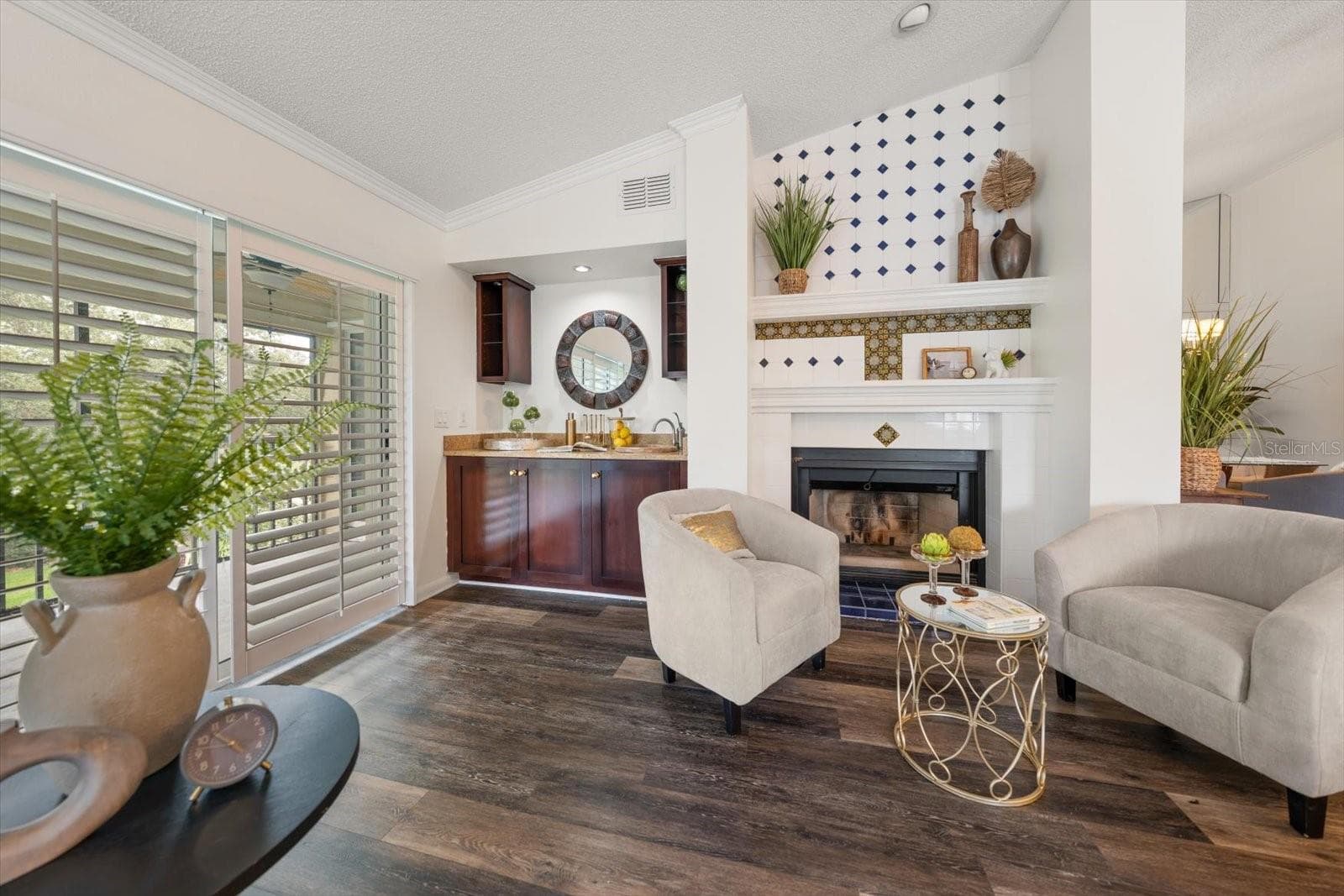 Spacious Family Room - 75 PELICAN PL, BELLEAIR