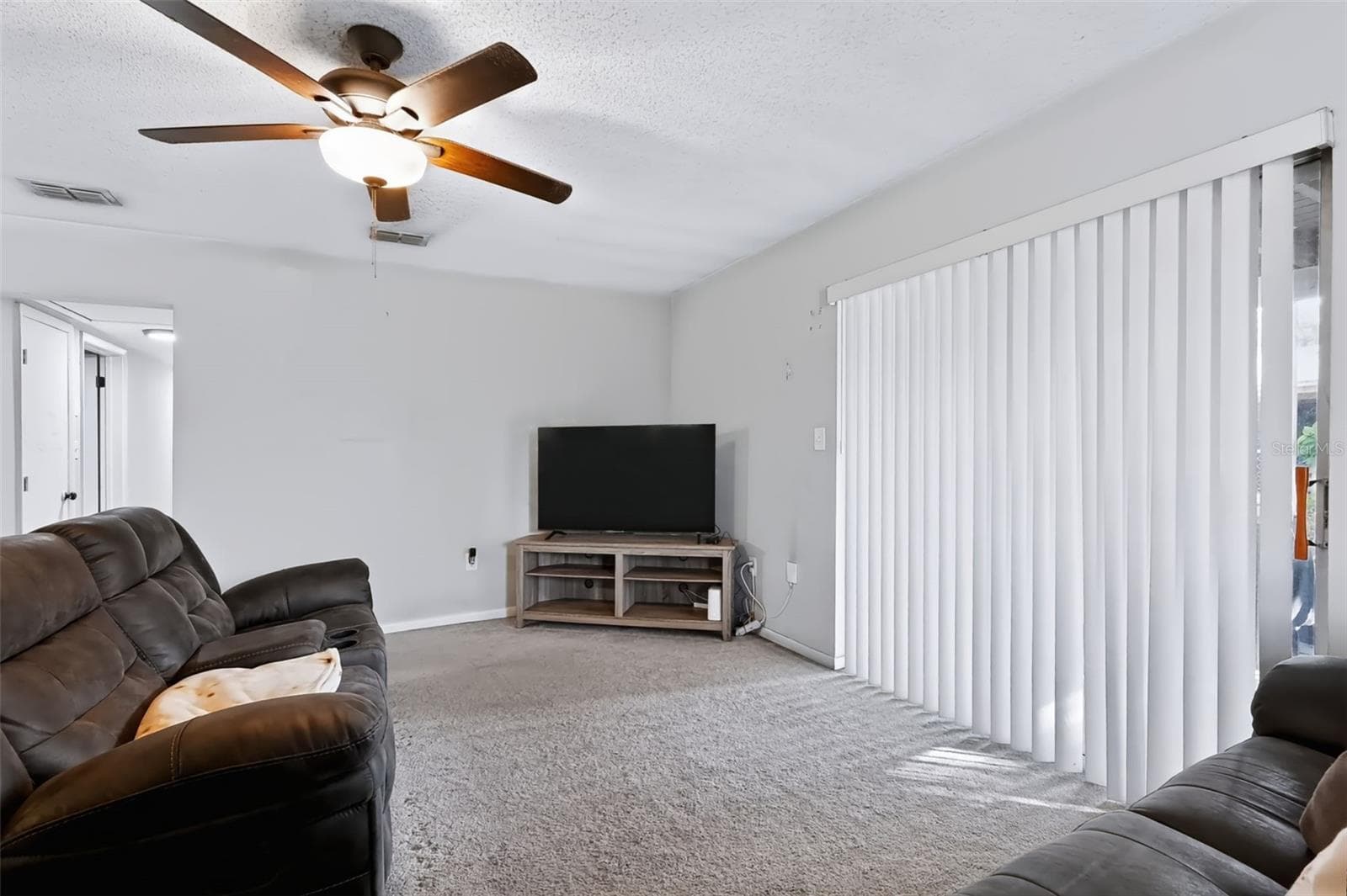 Single Family Residence at 1815 KINGSLAND AVE, ORLANDO, photo 8 of 37