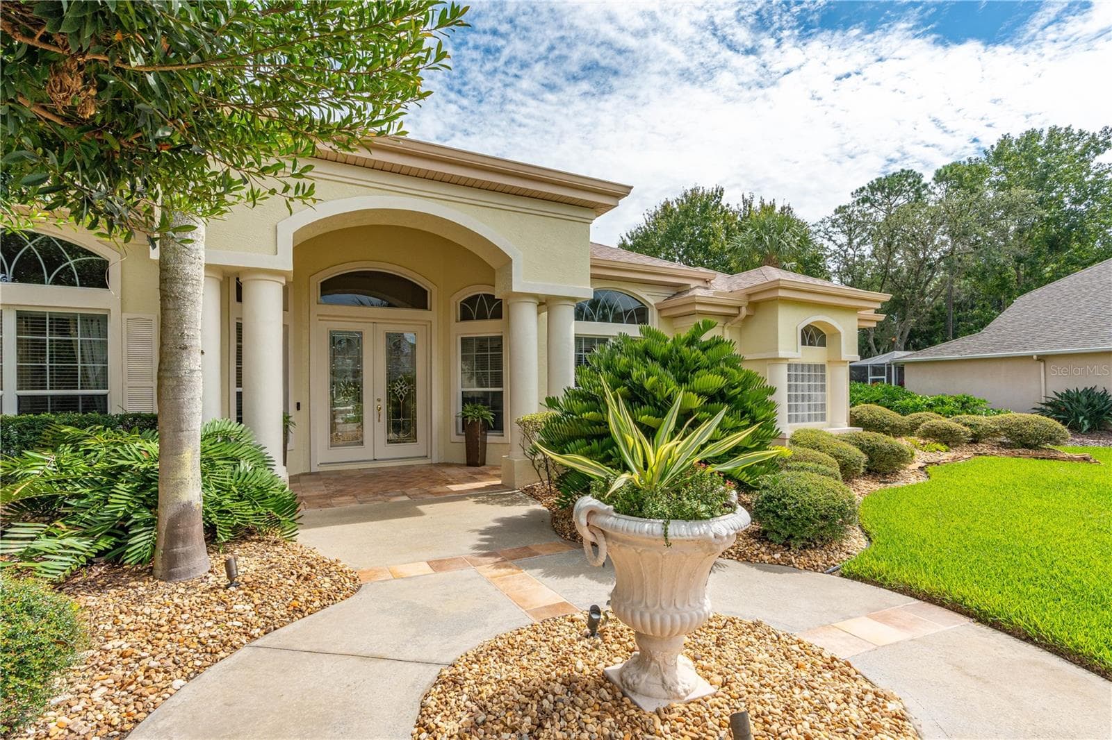 Front Exterior - 1025 W HAMPSTEAD LANE LN, ORMOND BEACH