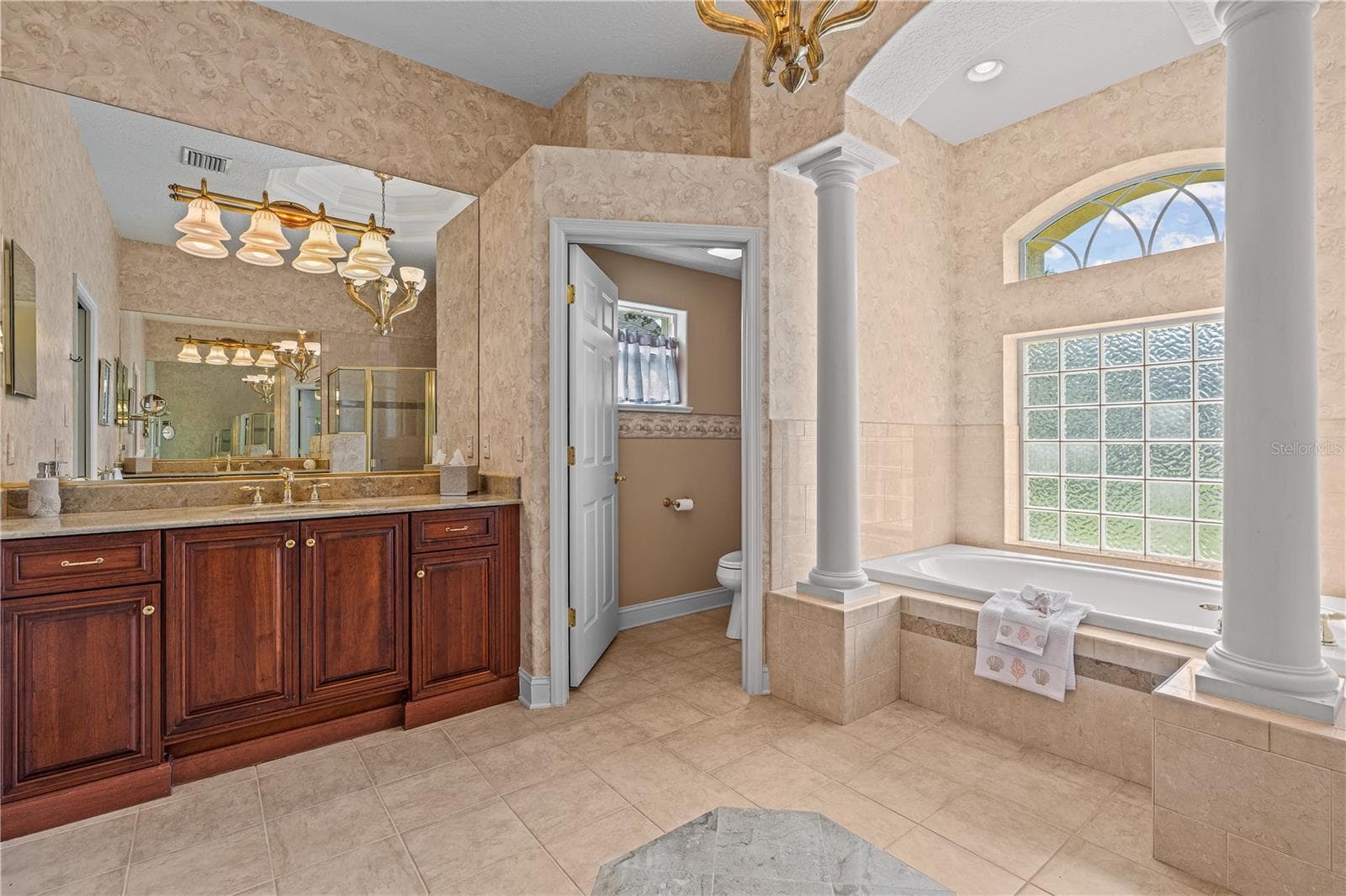 Primary Bathroom Additional View - 1025 W HAMPSTEAD LANE LN, ORMOND BEACH