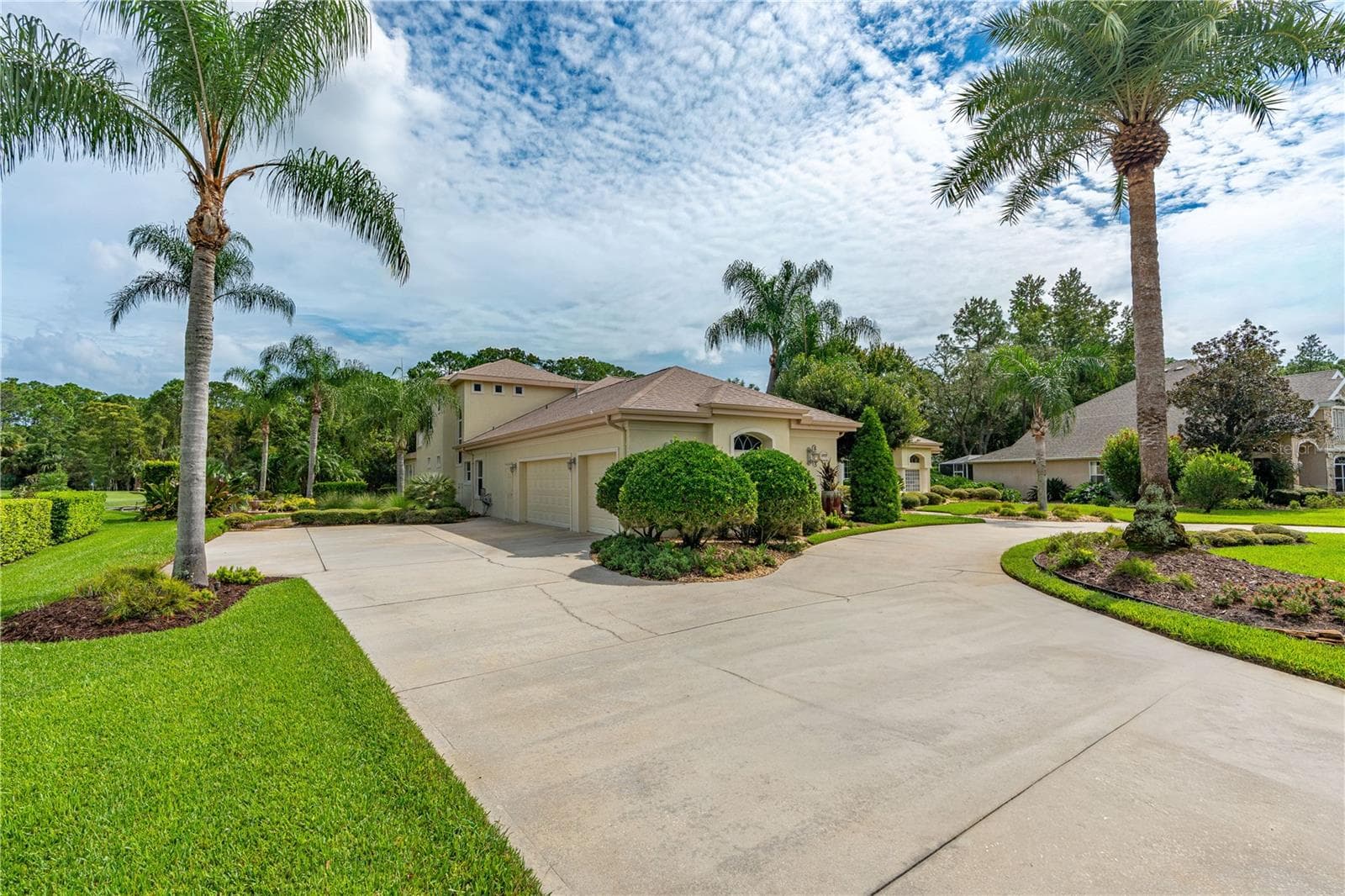 Front Exterior-Expansive Circular Driveway - 1025 W HAMPSTEAD LANE LN, ORMOND BEACH