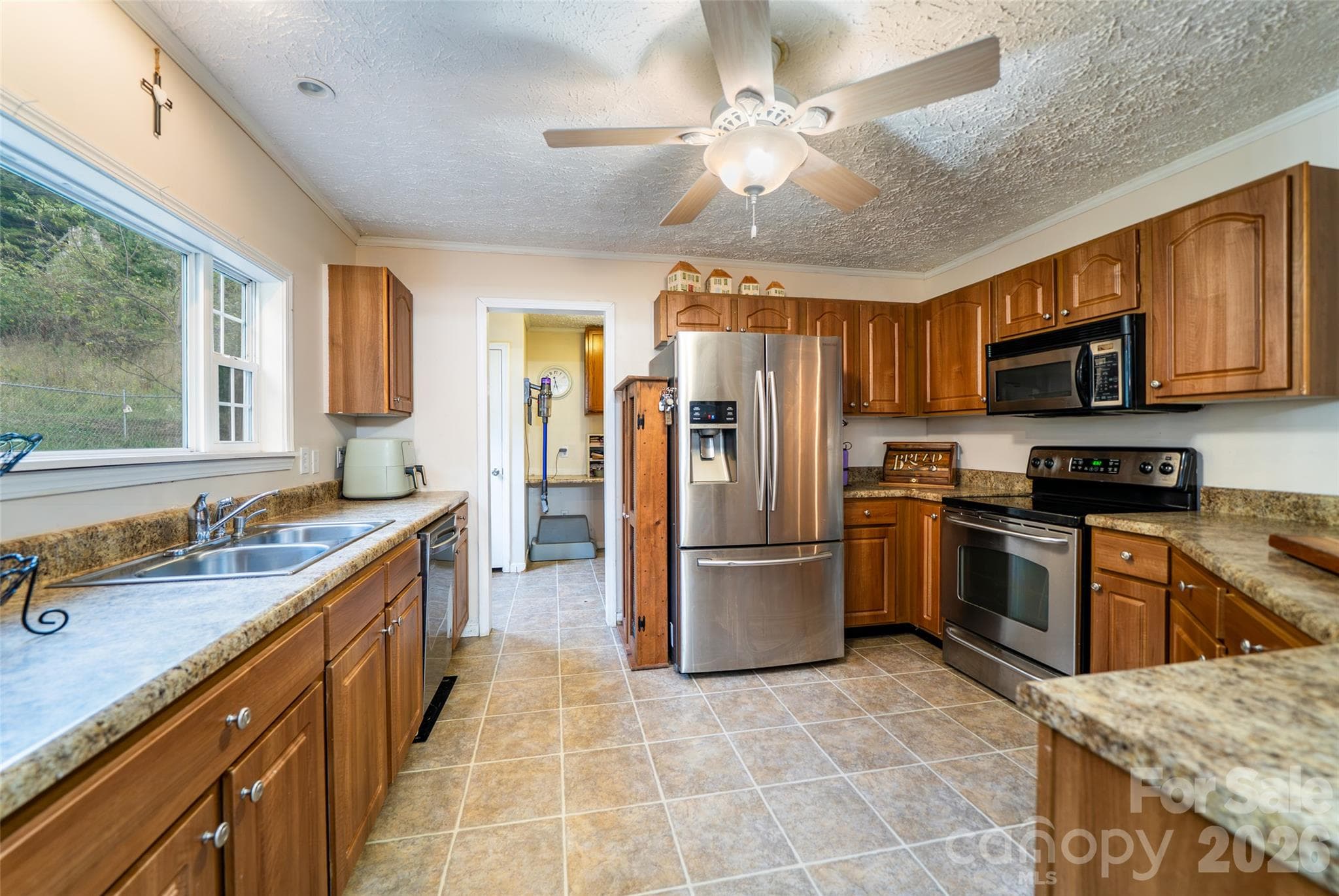 Single Family Residence at 23 Yorkie Drive, Clyde, photo 15 of 27
