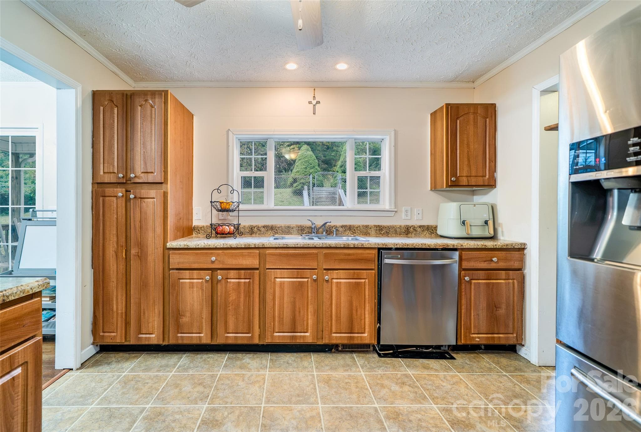 Single Family Residence at 23 Yorkie Drive, Clyde, photo 16 of 27