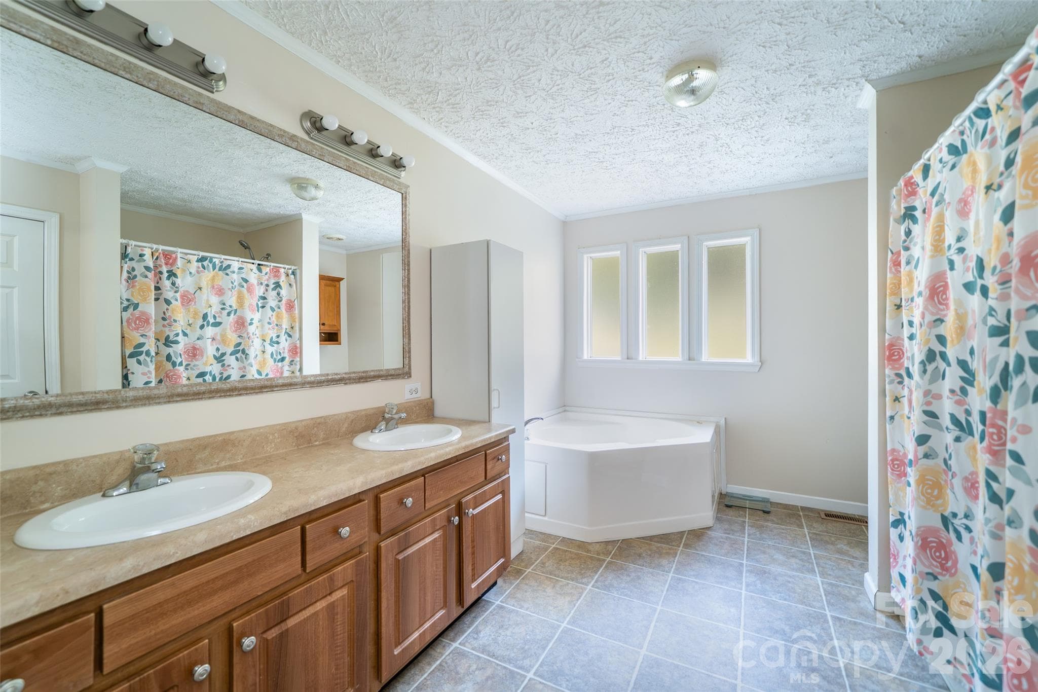 Single Family Residence at 23 Yorkie Drive, Clyde, photo 20 of 27