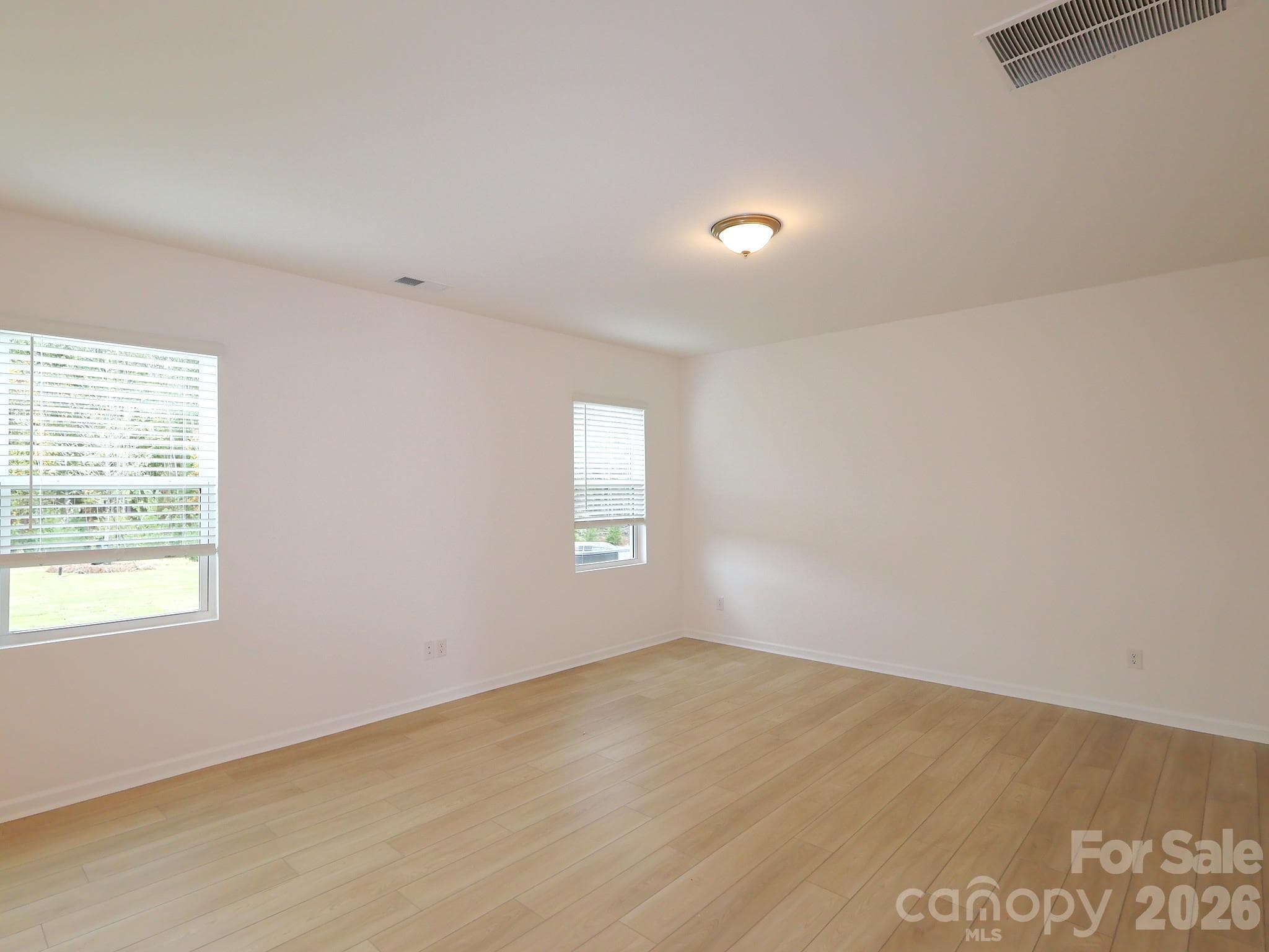 Family room - 636 Willoughby Park Drive, Monroe