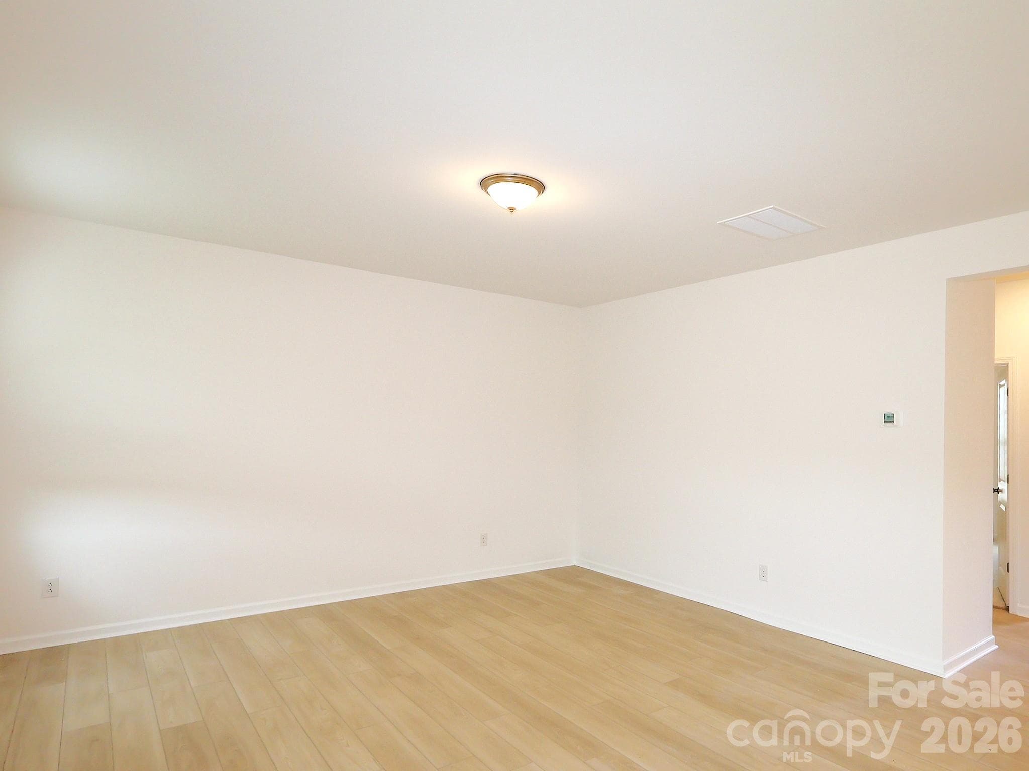 Family room - 636 Willoughby Park Drive, Monroe