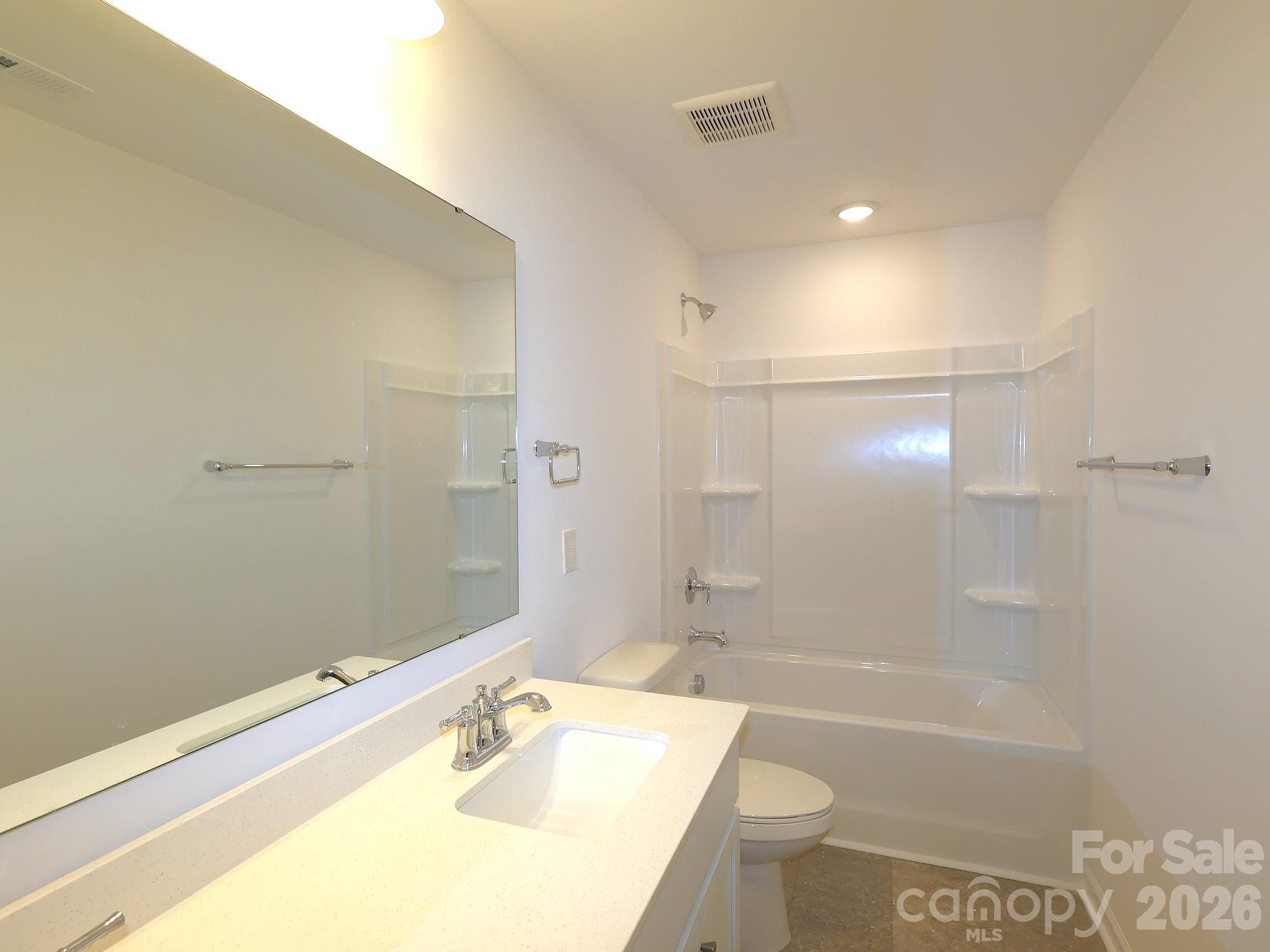 Secondary bathroom - 636 Willoughby Park Drive, Monroe