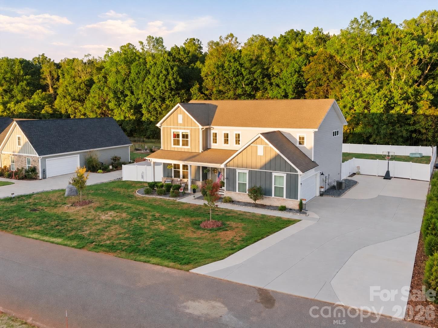 Expanded driveway offers plenty of parking options - 1305 Coppergate Drive, Salisbury