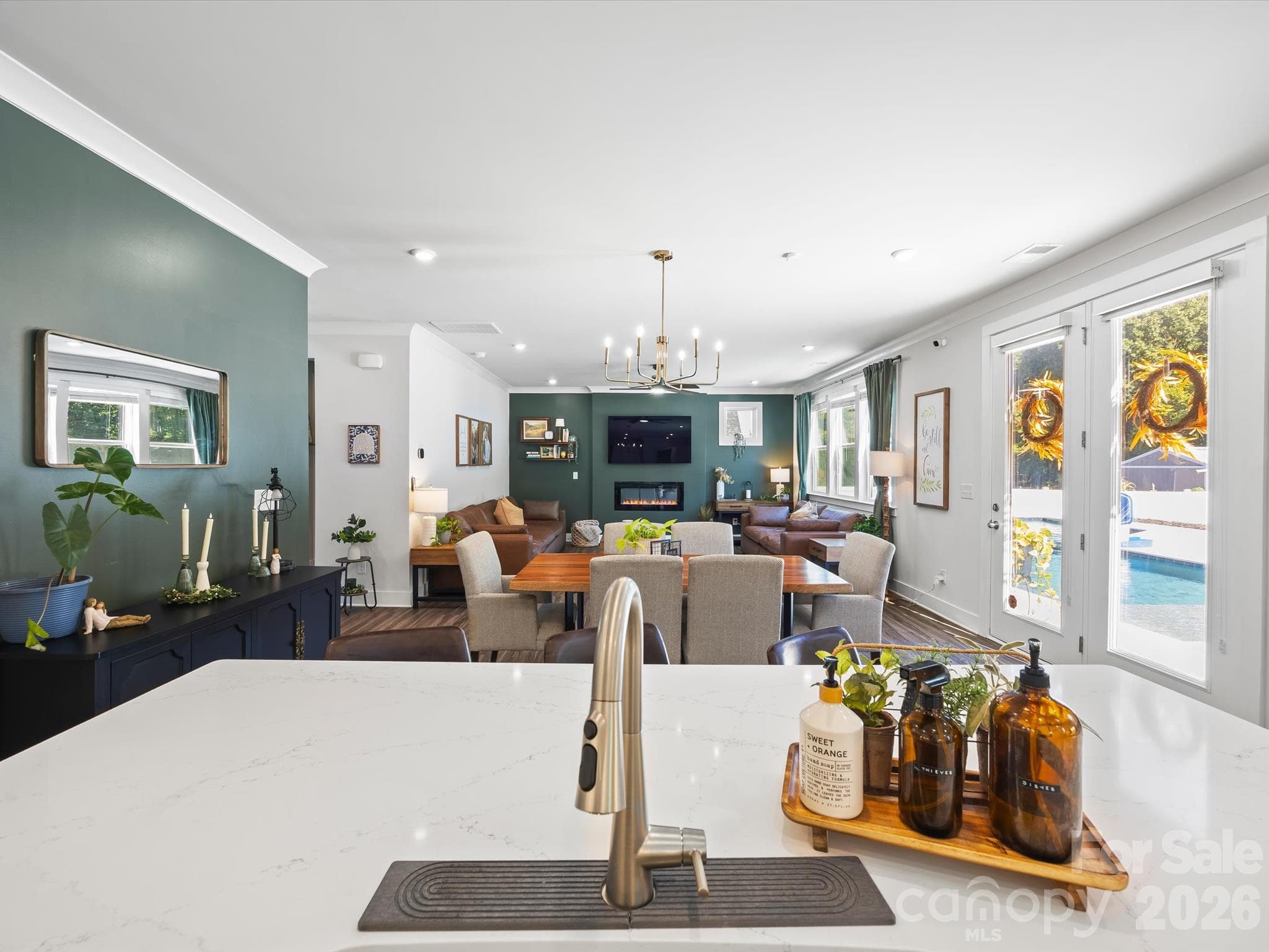 Open floor plan for seamless entertaining - 1305 Coppergate Drive, Salisbury