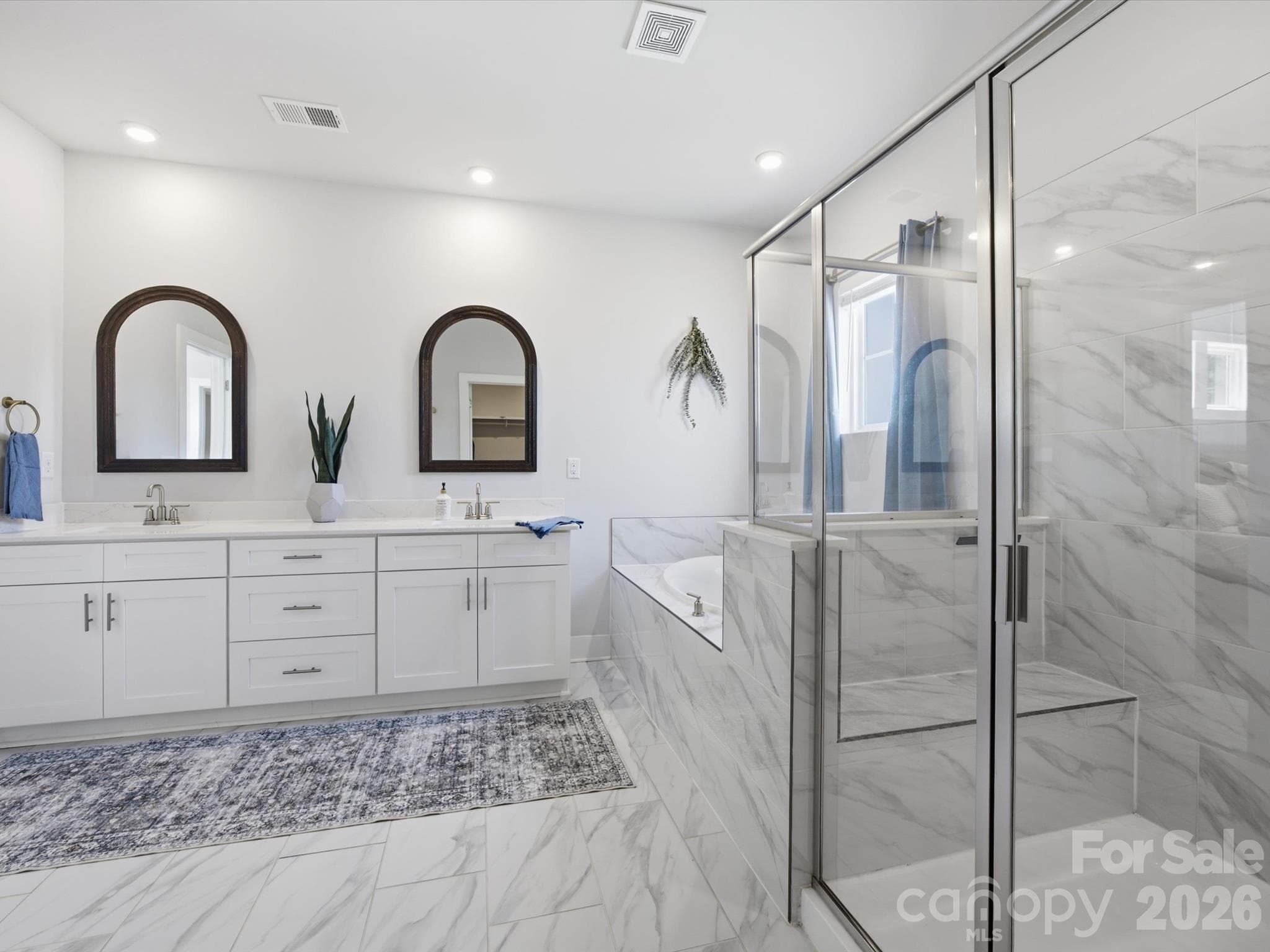 Lots of counter space and shower with ledge and glass surround - 1305 Coppergate Drive, Salisbury