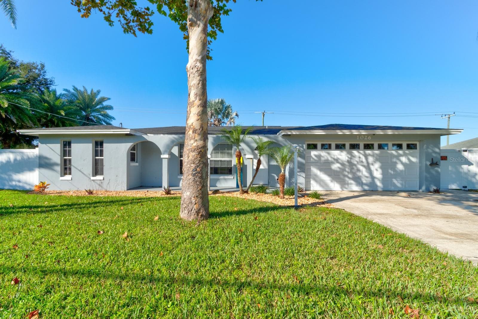 1026 LAKE AVE