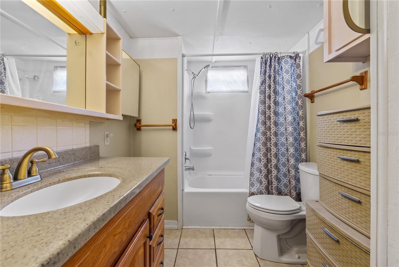 Full Bathroom - 5316 53RD AVE E #Q11, BRADENTON