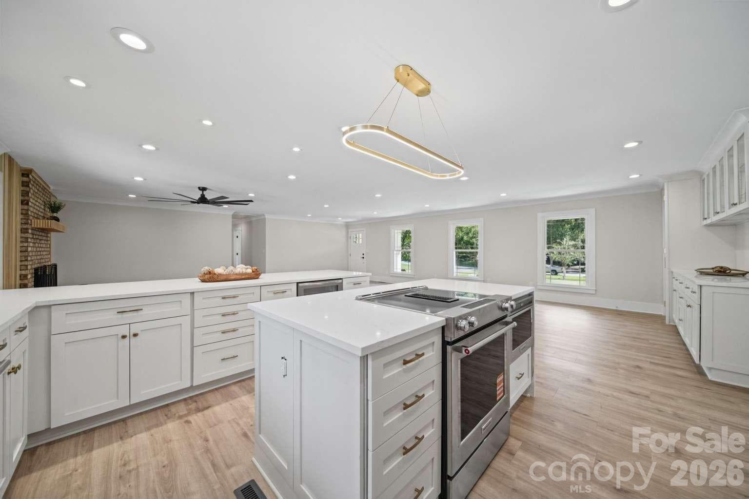 Single Family Residence at 7301 Pine Lake Lane, Mint Hill, photo 2 of 44