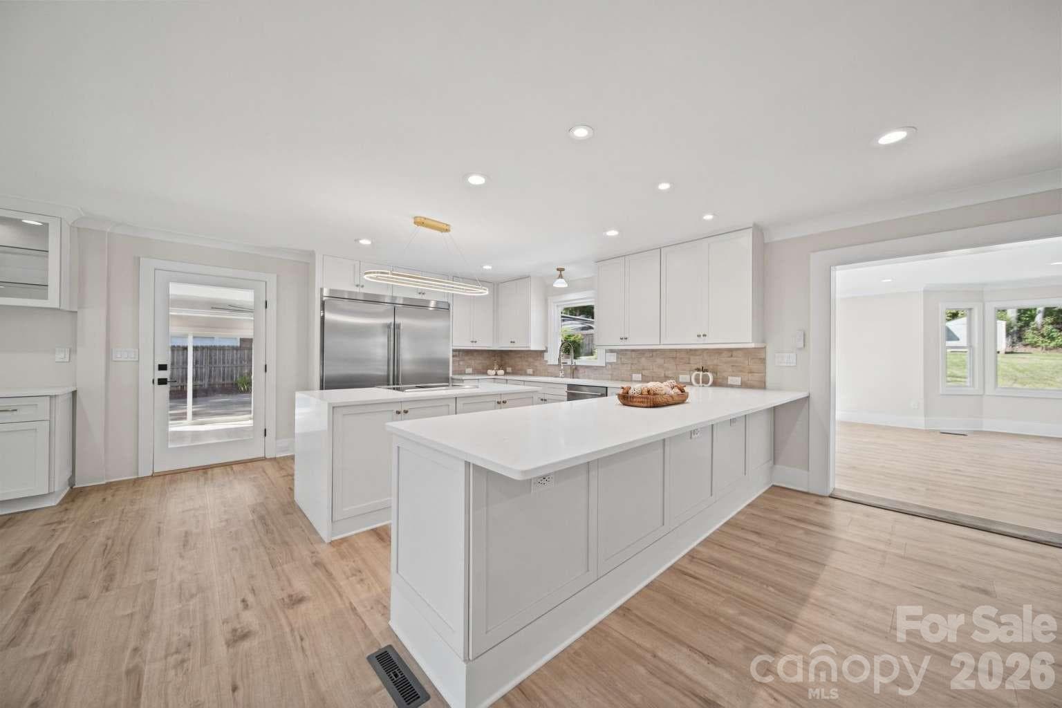 Single Family Residence at 7301 Pine Lake Lane, Mint Hill, photo 5 of 44