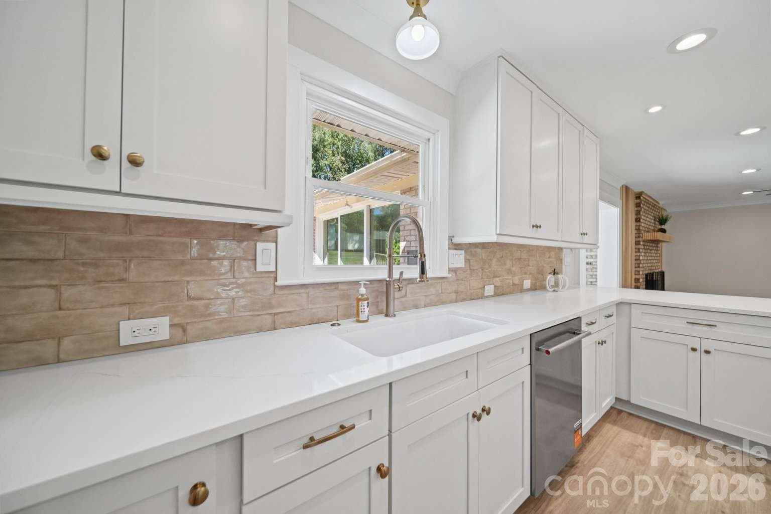 Single Family Residence at 7301 Pine Lake Lane, Mint Hill, photo 7 of 44