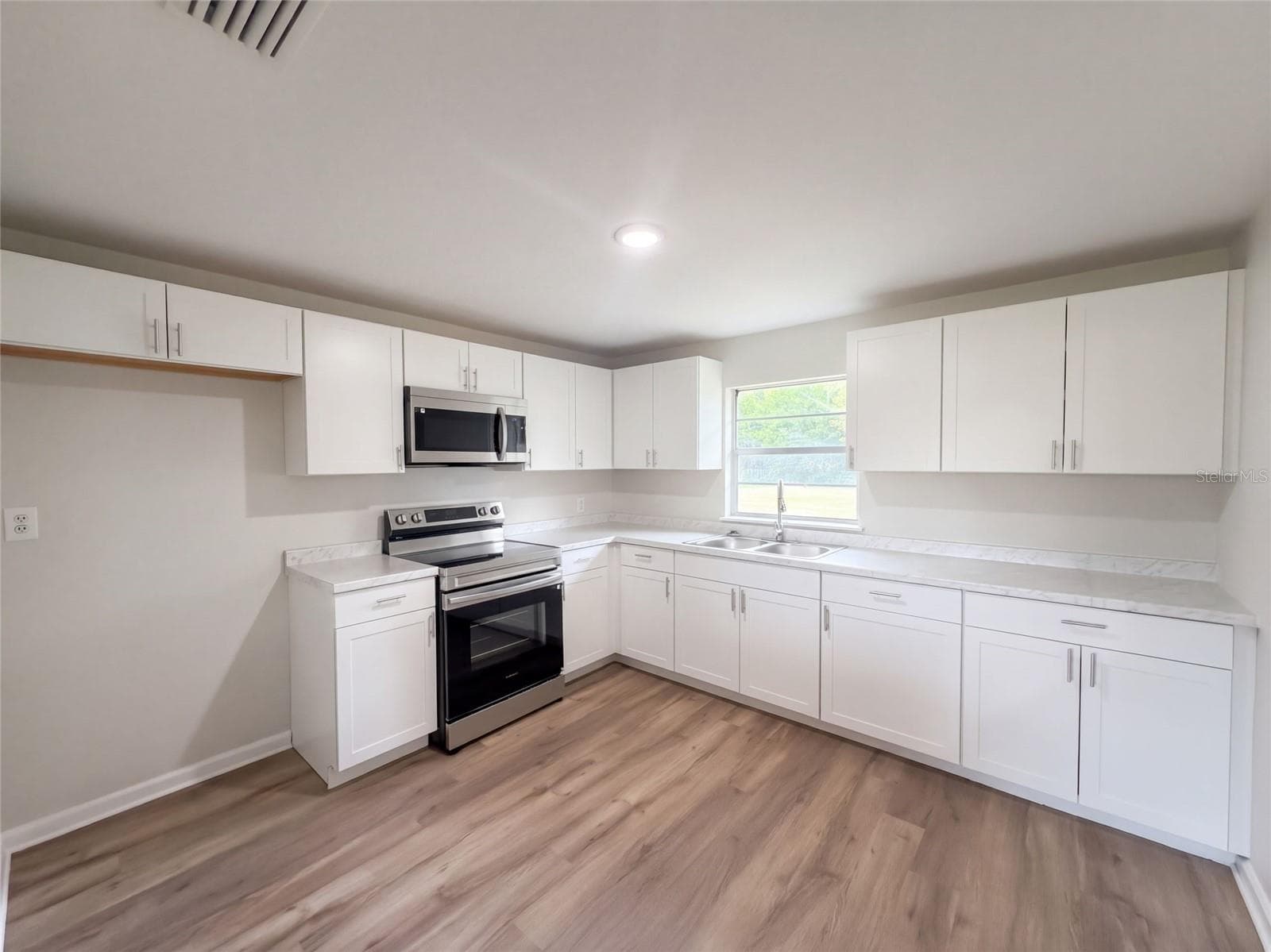 Single Family Residence at 1609 OLD DAYTONA RD, DELAND, photo 2 of 16