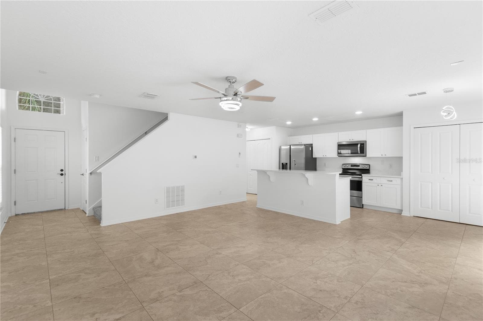 Single Family Residence at 1956 PORTCASTLE CIR, WINTER GARDEN, photo 7 of 31