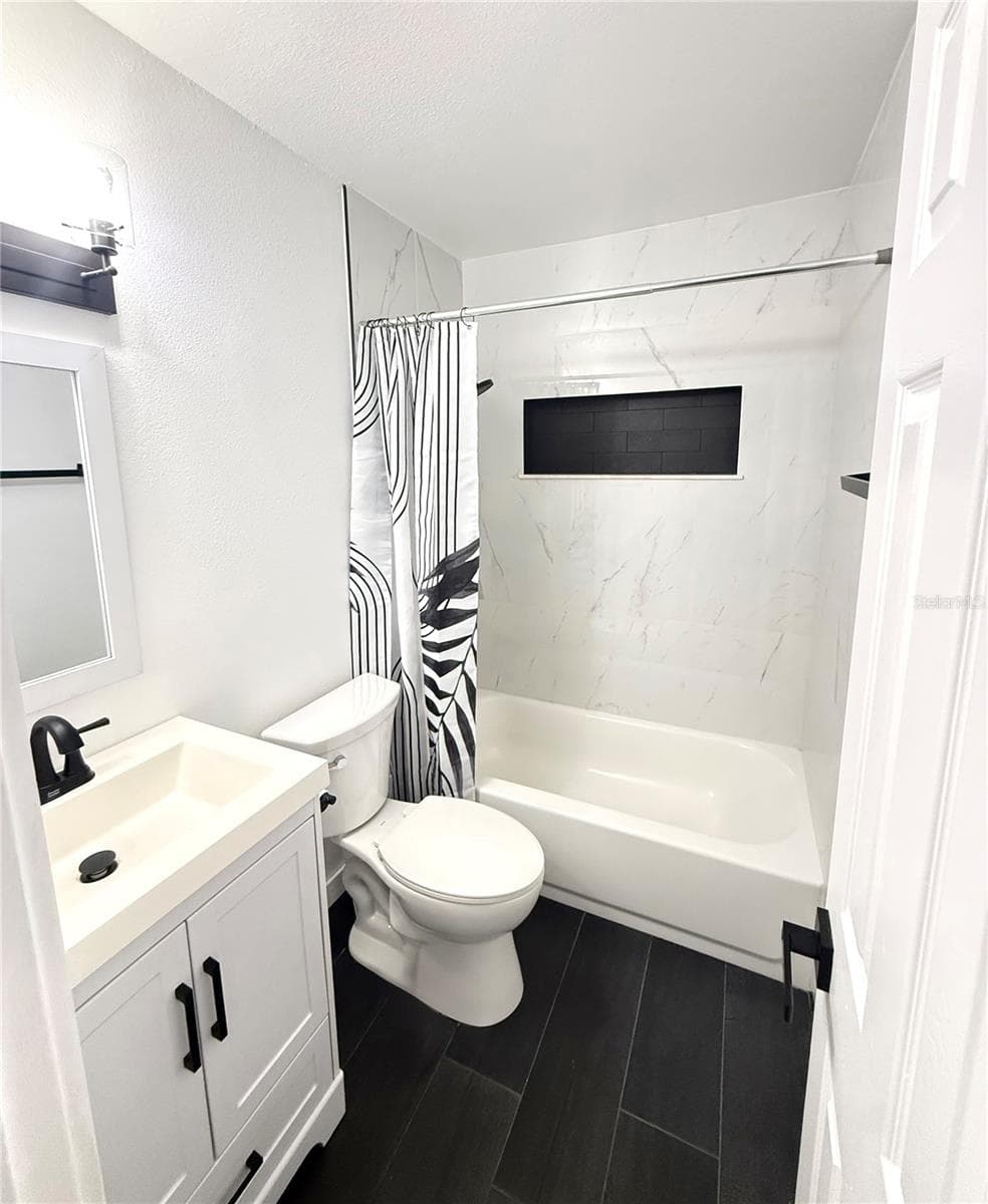 Hallway Bathroom - 6570 67TH AVE N, PINELLAS PARK