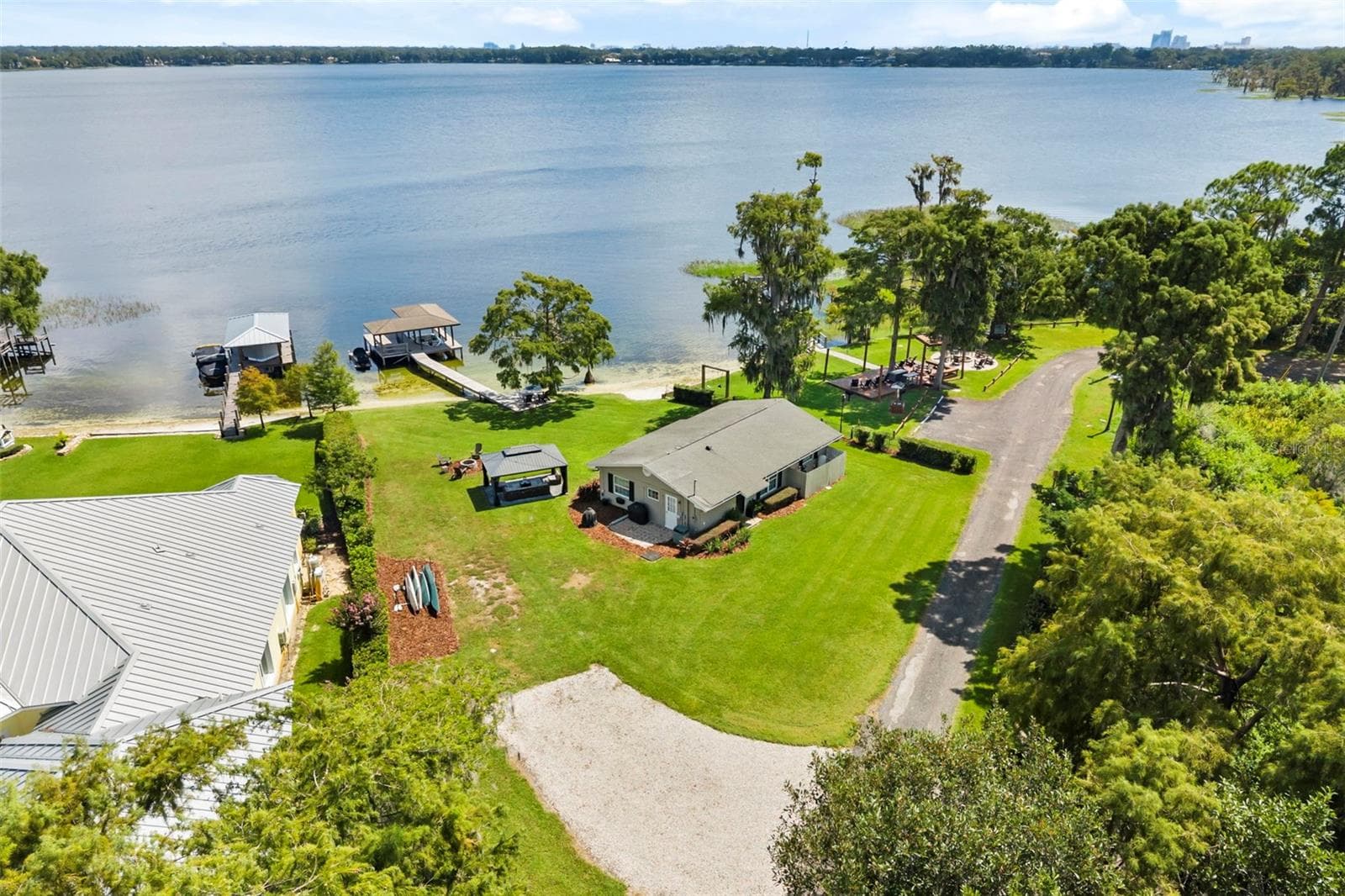 Rare Lake Sheen lakefront estate opportunity on the Butler Chain of Lakes! An exceptional opportunity to build a custom luxury lakefront residence on one of the most compelling properties along Lake Cottage Lane. - 10430 LAKE COTTAGE LN, ORLANDO