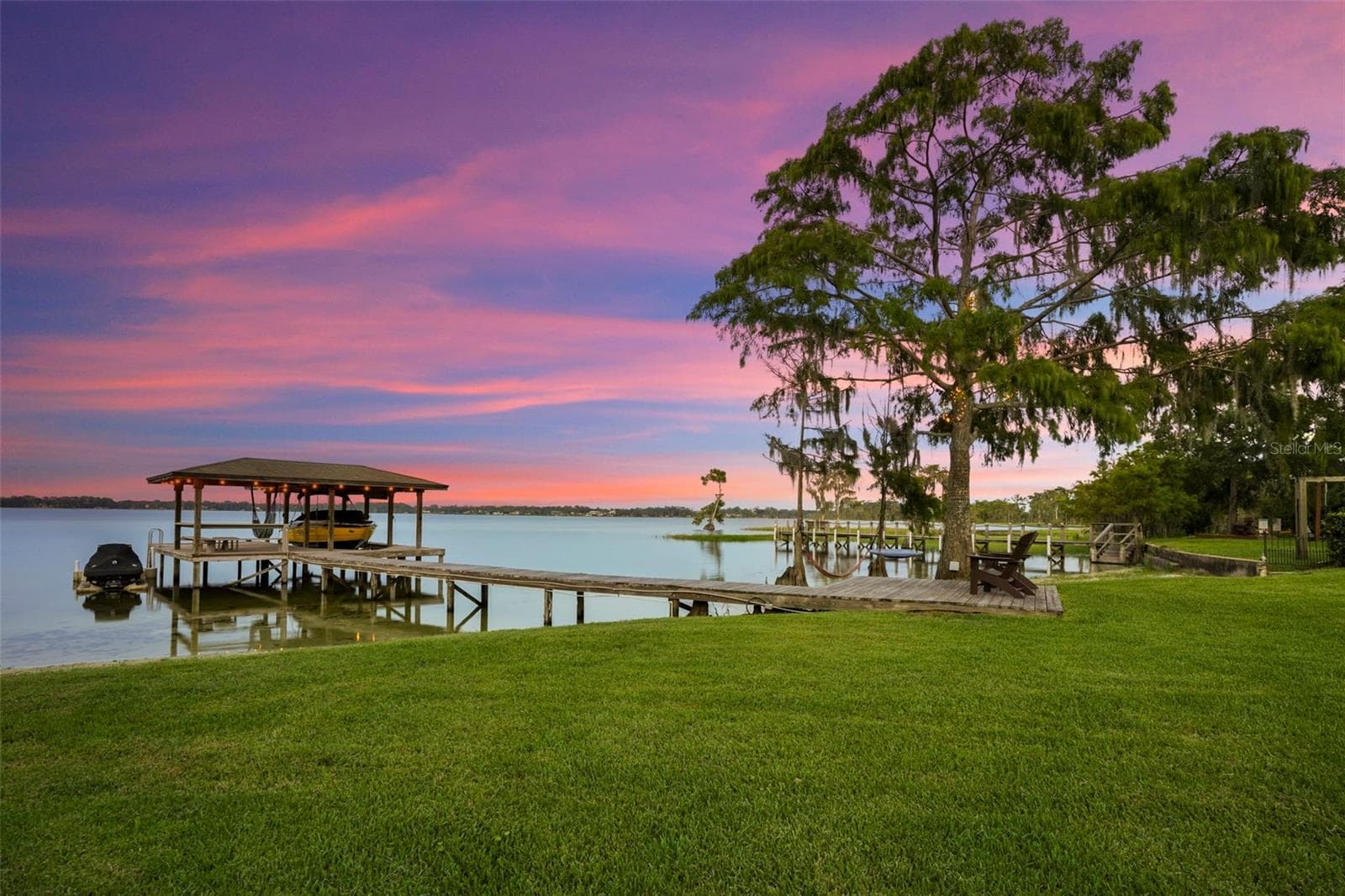 Rare Lake Sheen lakefront estate opportunity on the Butler Chain of Lakes! An exceptional opportunity to build a custom luxury lakefront residence on one of the most compelling properties along Lake Cottage Lane. - 10430 LAKE COTTAGE LN, ORLANDO