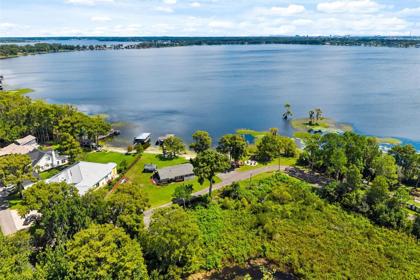 Rare Lake Sheen lakefront estate opportunity on the Butler Chain of Lakes! An exceptional opportunity to build a custom luxury lakefront residence on one of the most compelling properties along Lake Cottage Lane. - 10430 LAKE COTTAGE LN, ORLANDO