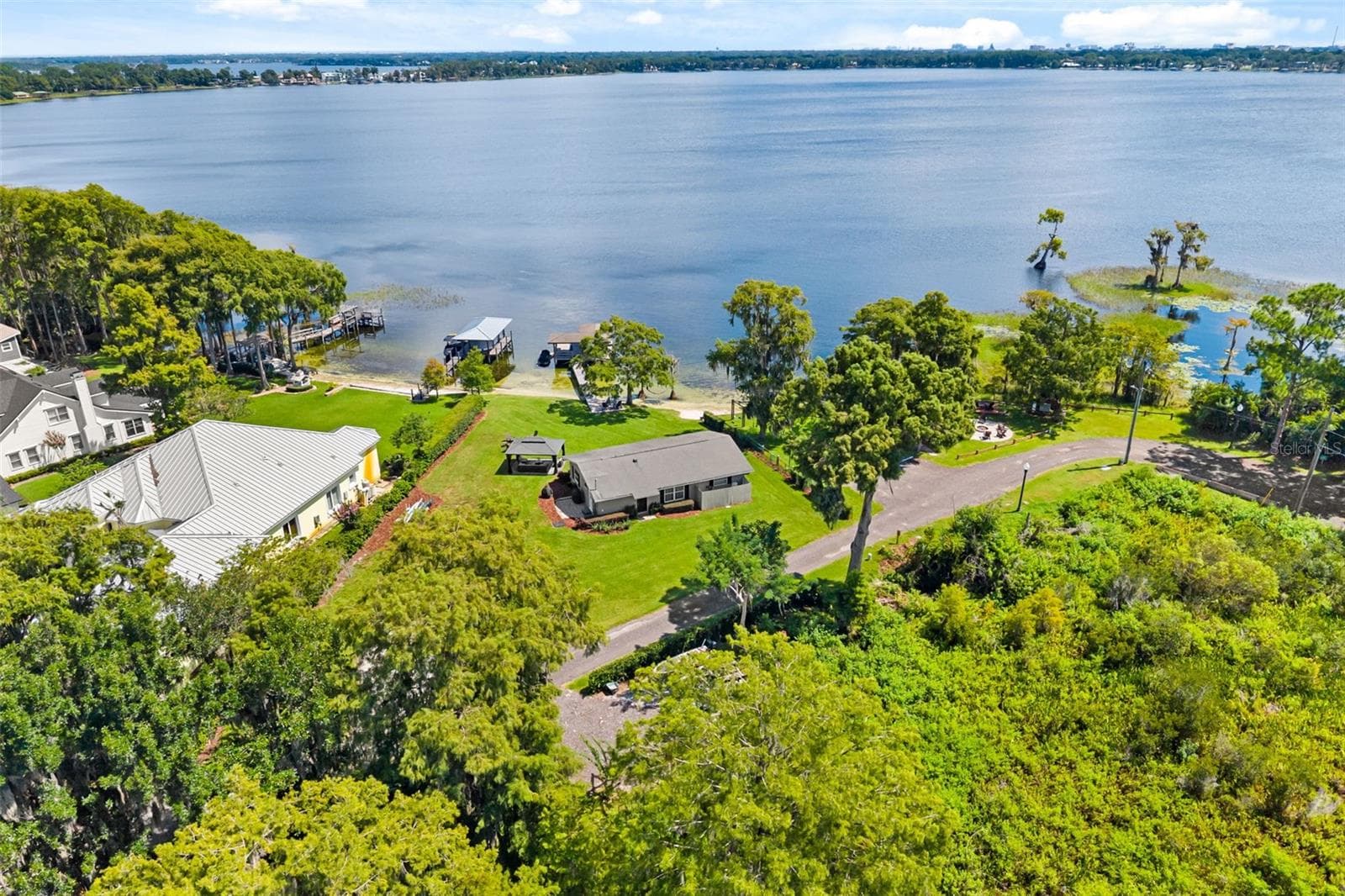 Rare Lake Sheen lakefront estate opportunity on the Butler Chain of Lakes! An exceptional opportunity to build a custom luxury lakefront residence on one of the most compelling properties along Lake Cottage Lane. - 10430 LAKE COTTAGE LN, ORLANDO